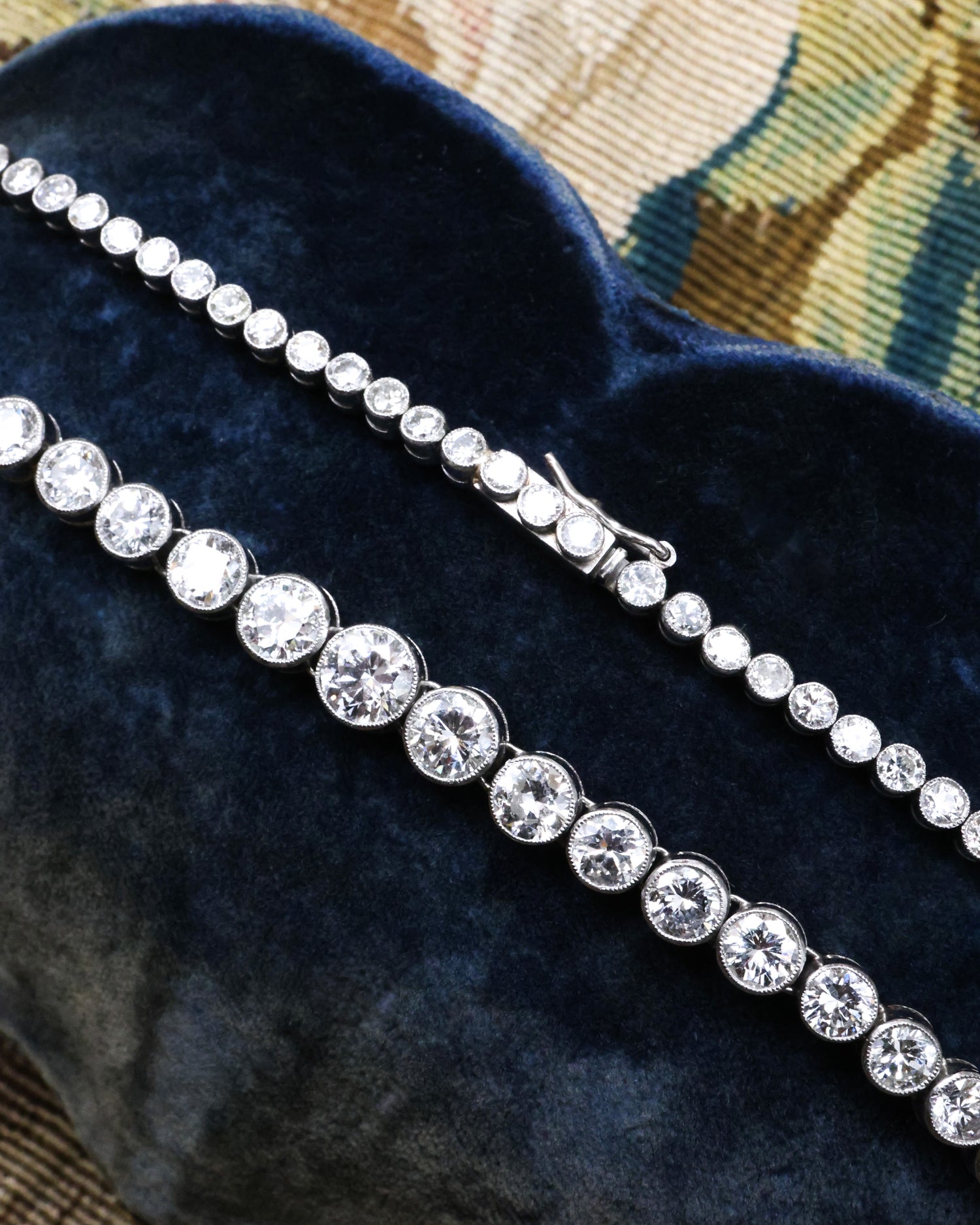 A very fine Diamond Riviere Necklace, mounted in Platinum, Circa 1945 - Robin Haydock Antique Jewellery