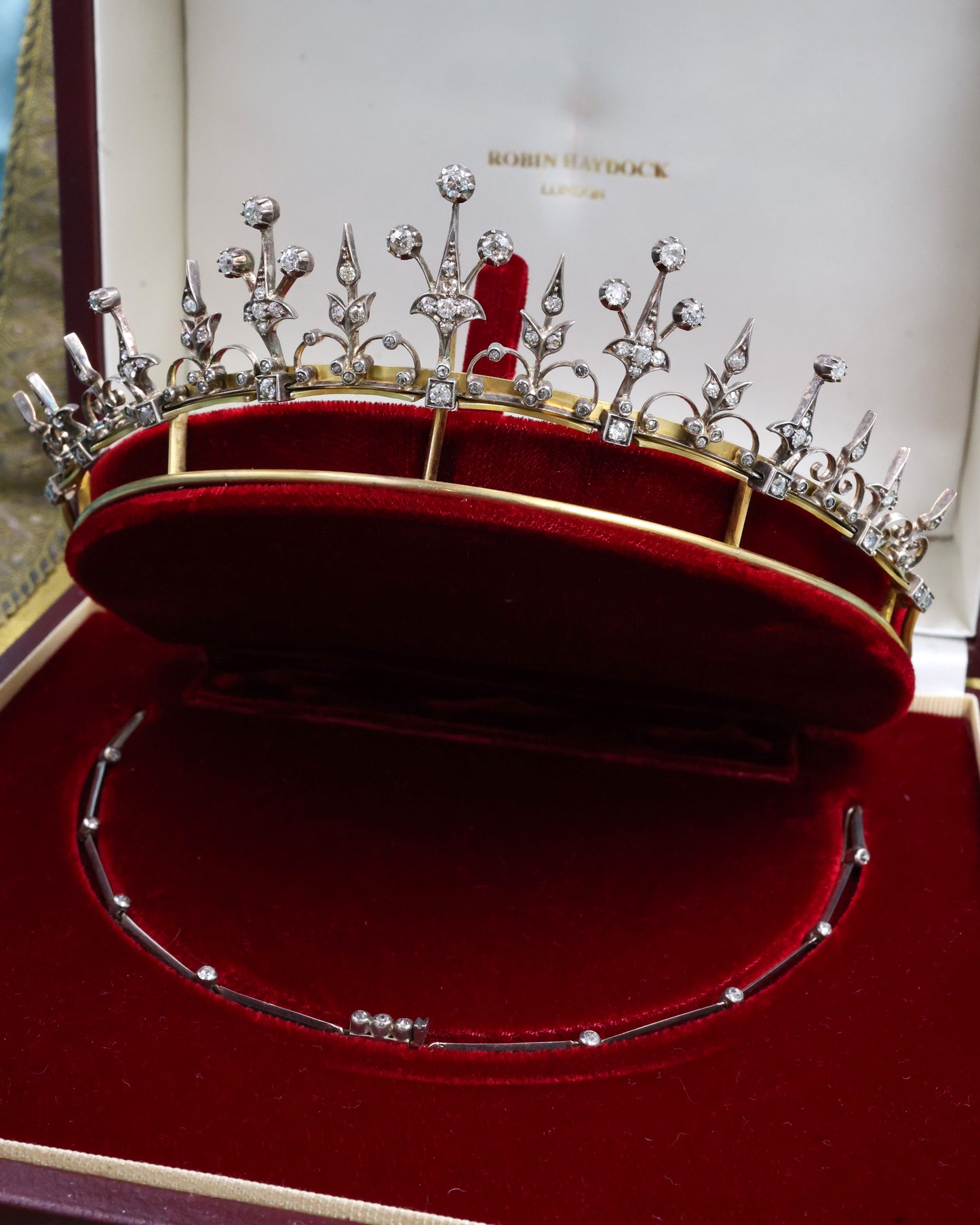 A very fine Victorian Diamond Tiara, convertible to a beautiful Necklace. Late 19th Century - Robin Haydock Antique Jewellery