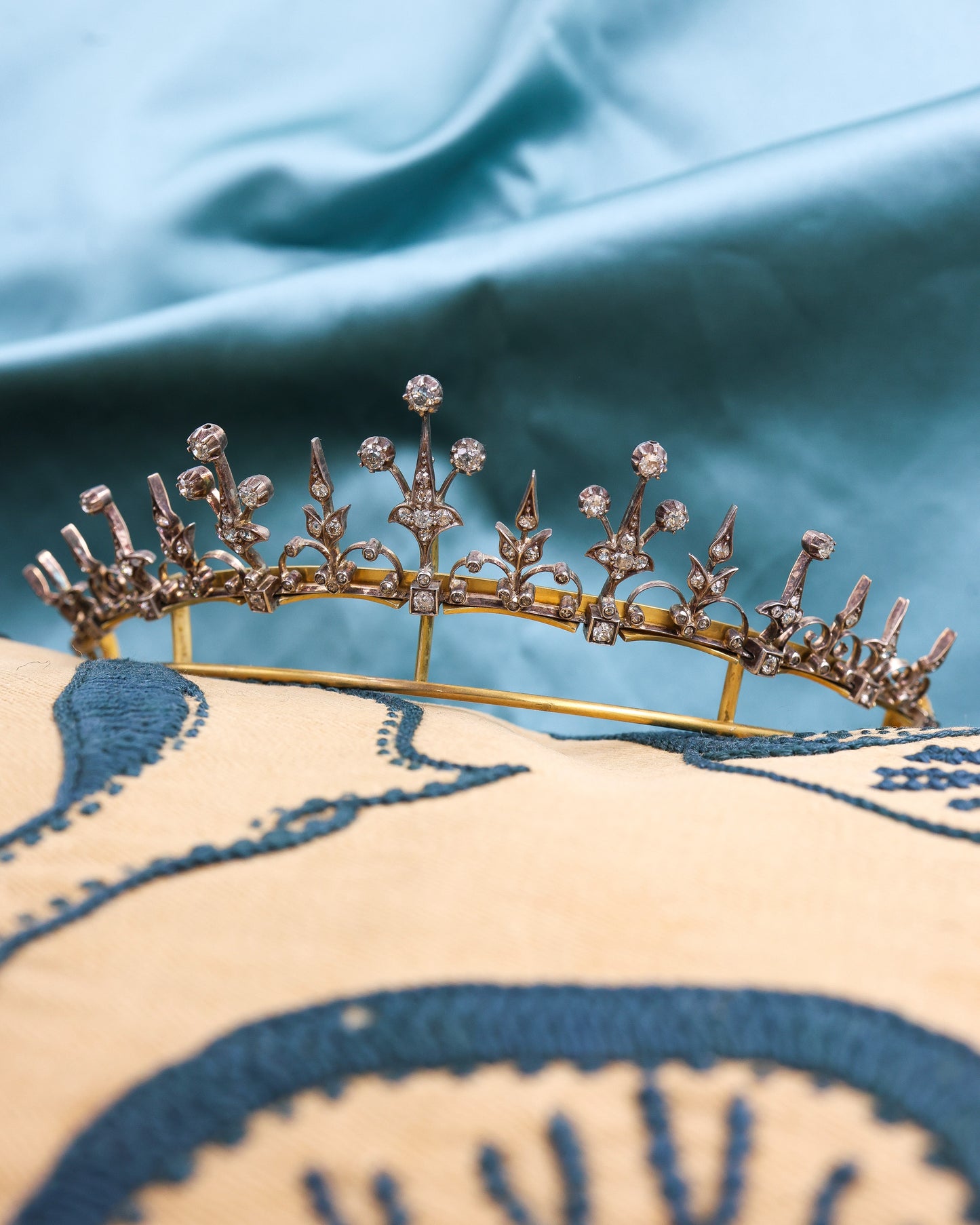 A very fine Victorian Diamond Tiara, convertible to a beautiful Necklace. Late 19th Century - Robin Haydock Antique Jewellery
