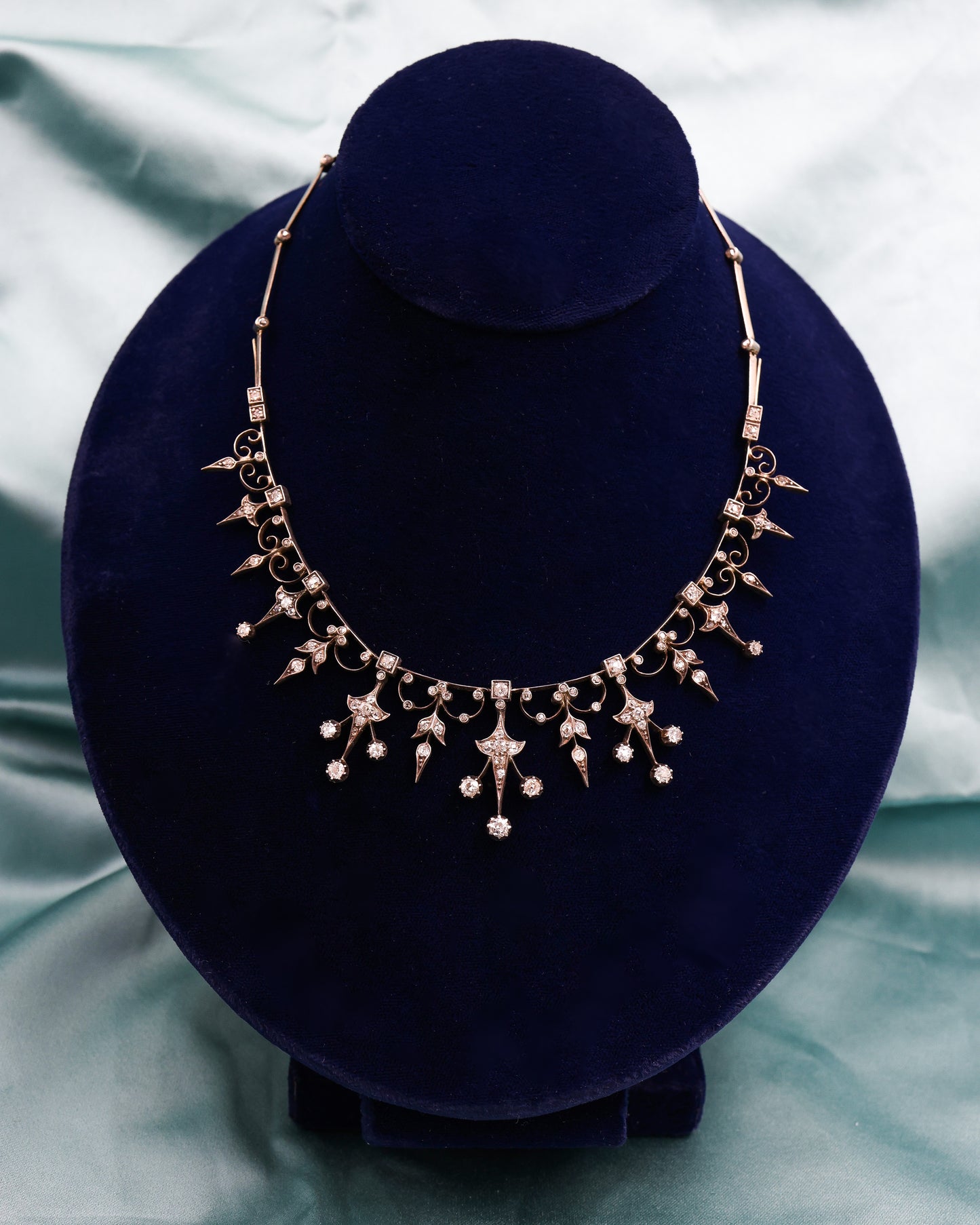 A very fine Victorian Diamond Tiara, convertible to a beautiful Necklace. Late 19th Century - Robin Haydock Antique Jewellery