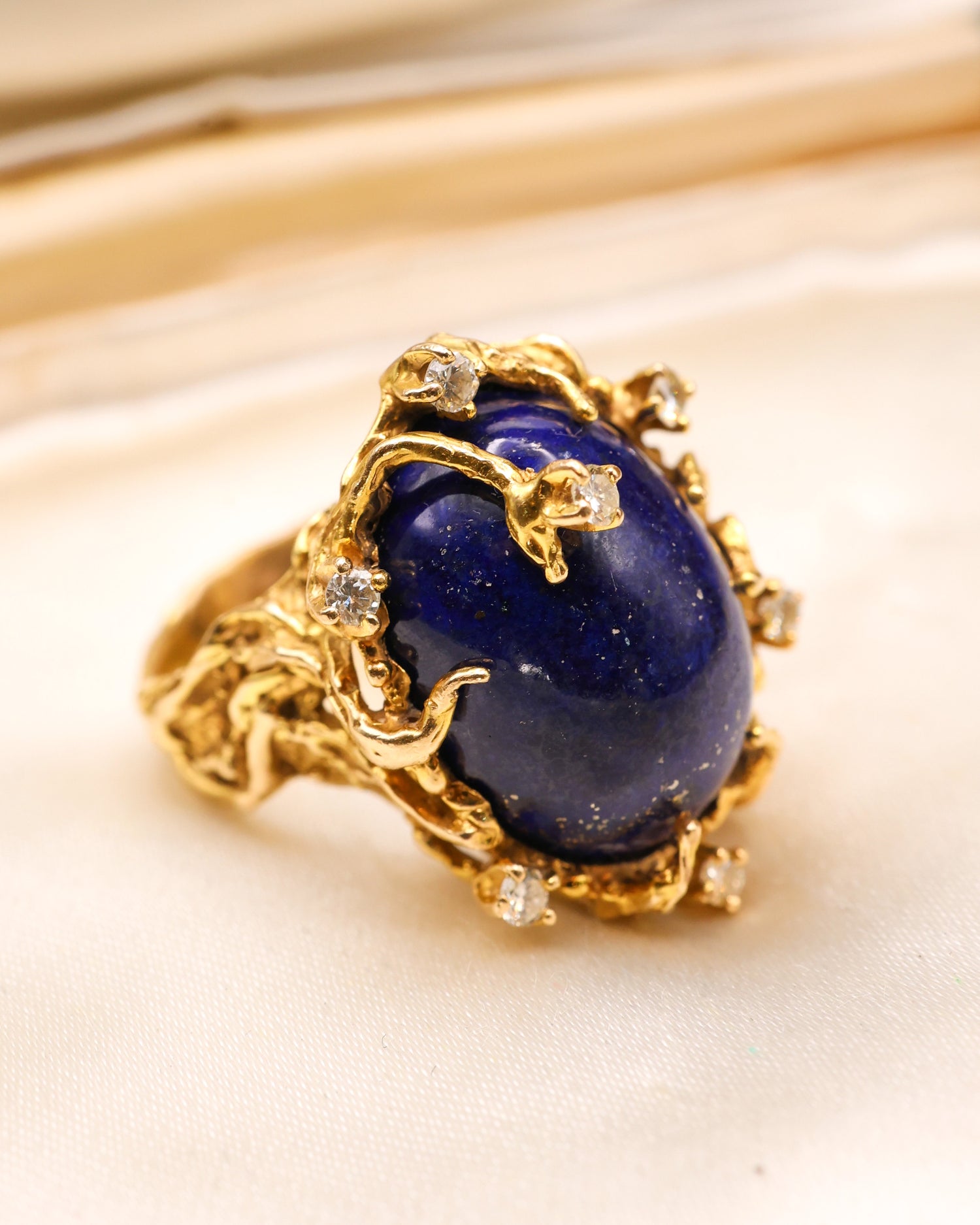A very fine 14 ct. Yellow Gold Bartholomew Mazza Abstract Lapis Lazuli & Diamond Dress Ring. Italian. Circa 1970. - Robin Haydock Antique Jewellery