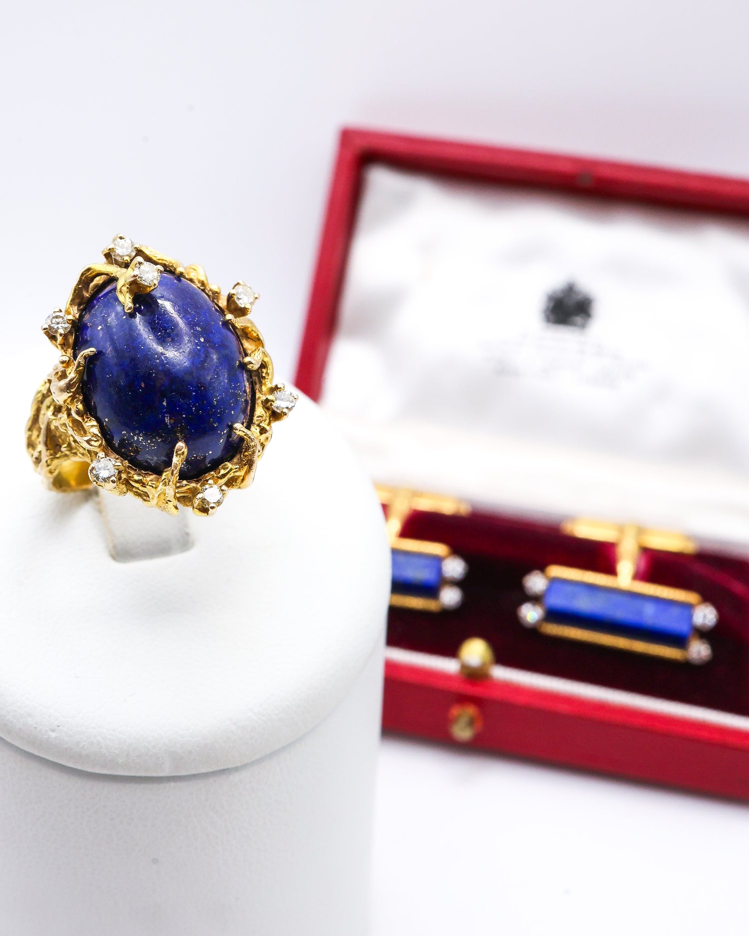 A very fine 14 ct. Yellow Gold Bartholomew Mazza Abstract Lapis Lazuli & Diamond Dress Ring. Italian. Circa 1970. - Robin Haydock Antique Jewellery