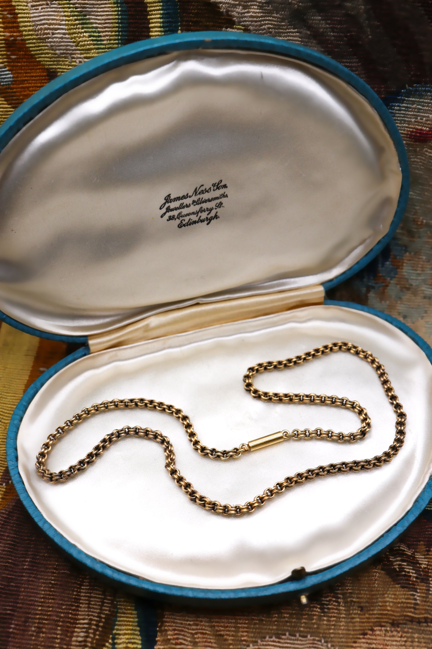 A very fine 15 carat (tested) Yellow Gold, double linked Chain, with original barrel clasp. English. Circa 1890