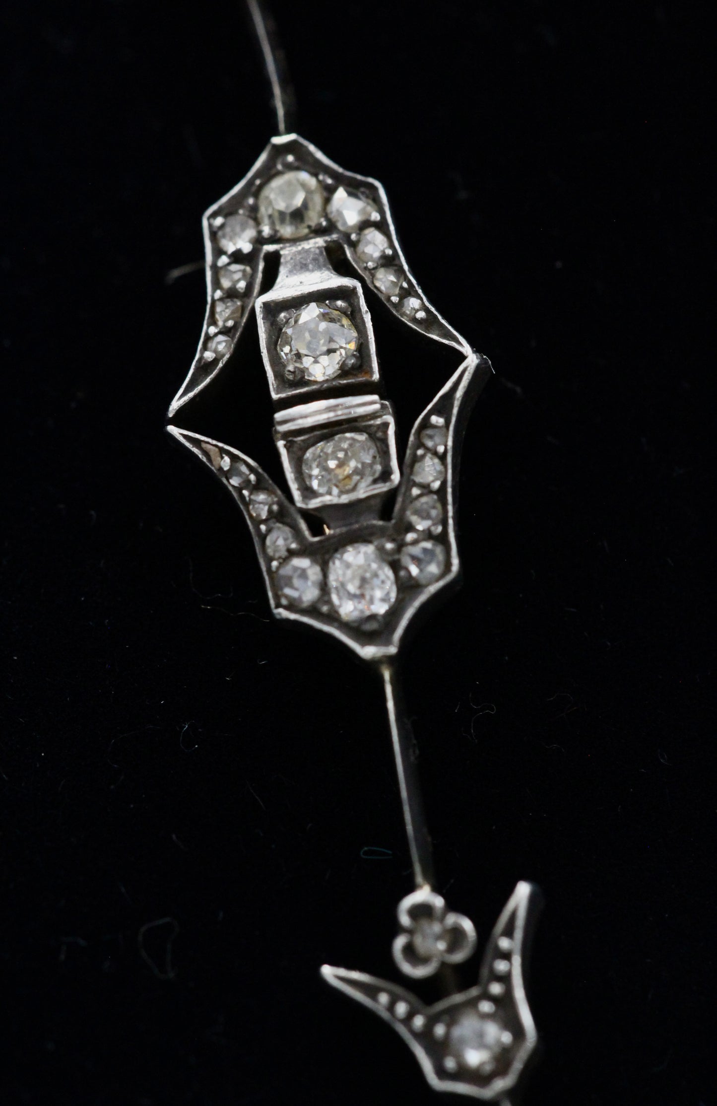 A very Beautiful Victorian Antique Diamond Necklace in the Foliate Groseilliere style, in 18ct Yellow gold and Silver in the form of an intermittent Riviere, French, Circa 1870 - Robin Haydock Antiques