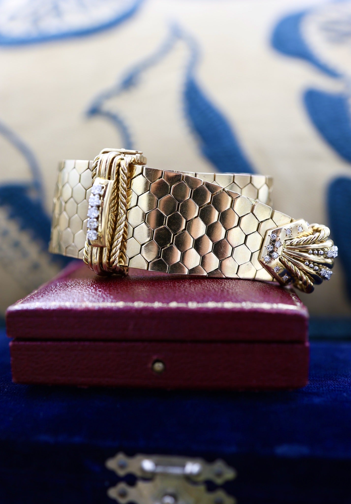 A very fine 18 carat Yellow Gold, 122.68 g. Tassel Cuff (Bracelet), with Diamonds. French. Circa 1940. - Robin Haydock Antiques