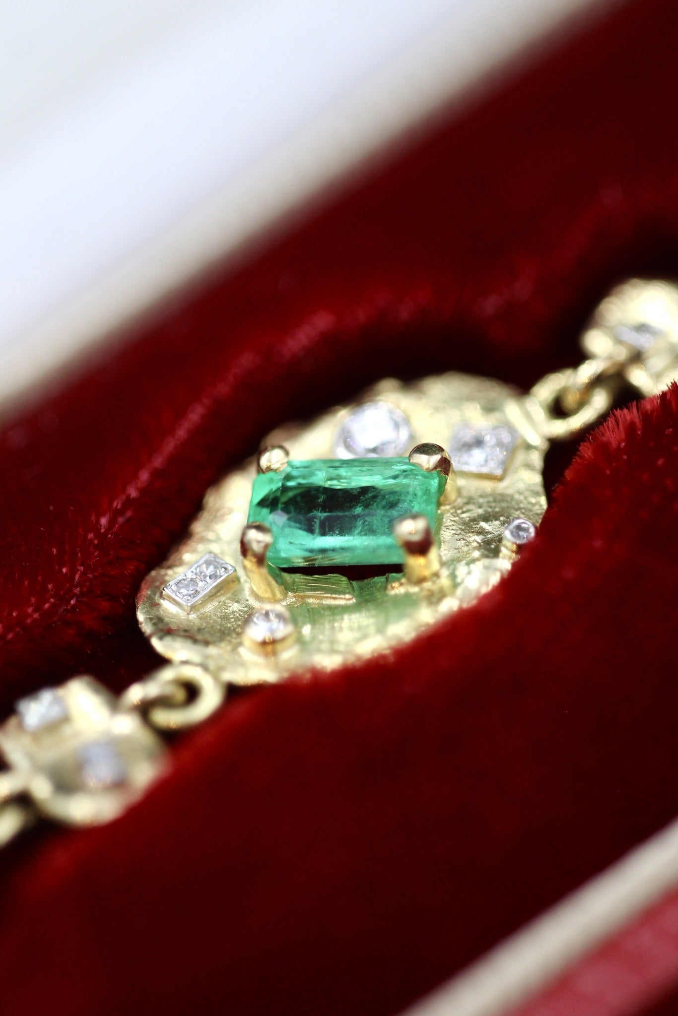 A very unusual Multi-Gem & Diamond, Yellow & White 18ct. Gold (tested), Acrostic Bracelet, Representing DEAREST. Circa 1970. - Robin Haydock Antiques