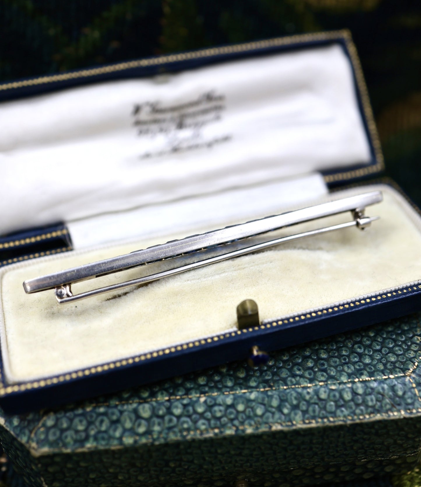 An exceptional Antique 18ct Yellow Gold & Platinum (tested)Art Deco Sapphire (untreated), & Diamond Bar Brooch. Circa 1930 - Robin Haydock Antiques