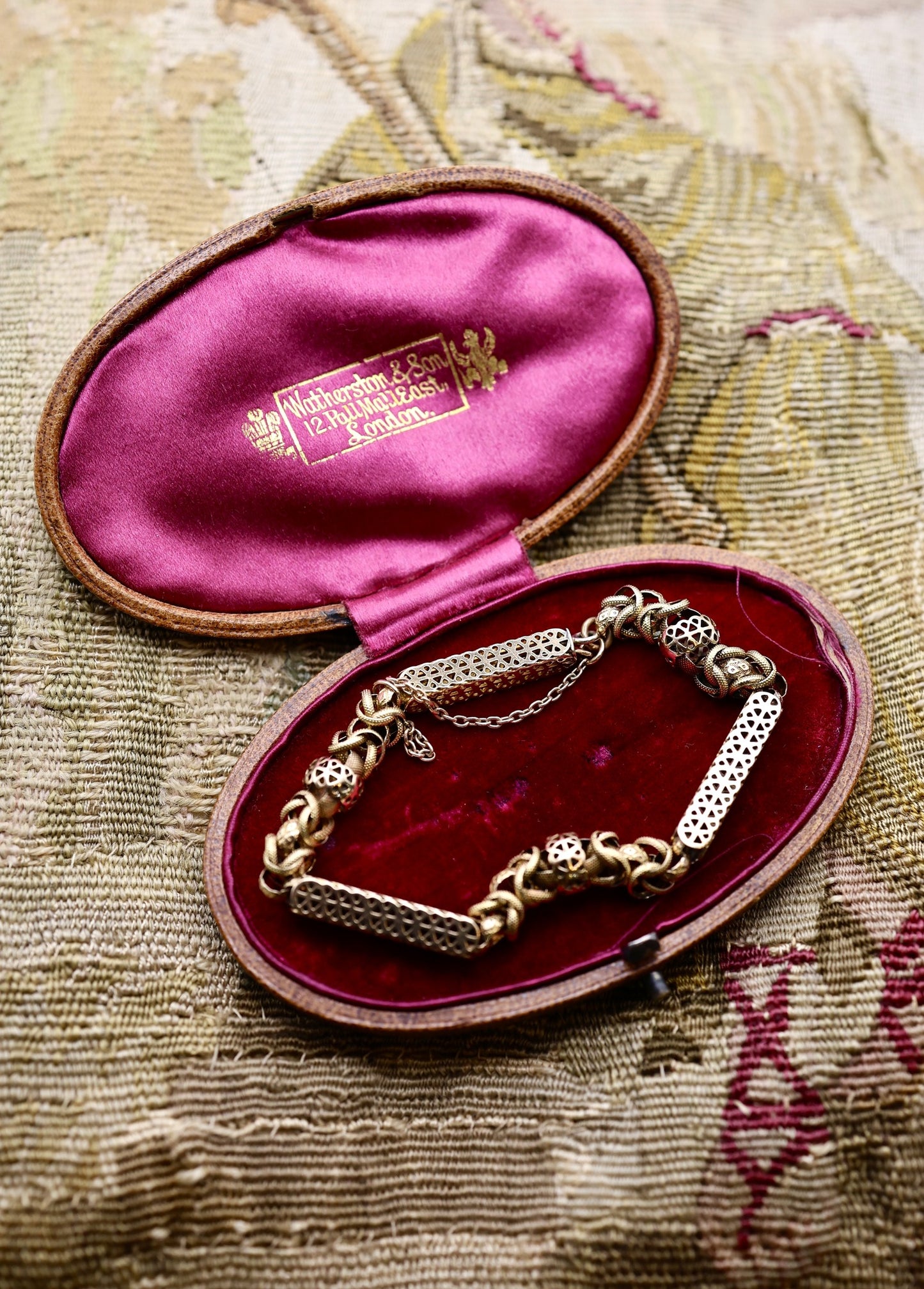 A Fine Late Georgian, Antique 15ct Yellow Gold Bracelet Circa 1790 - Robin Haydock Antiques