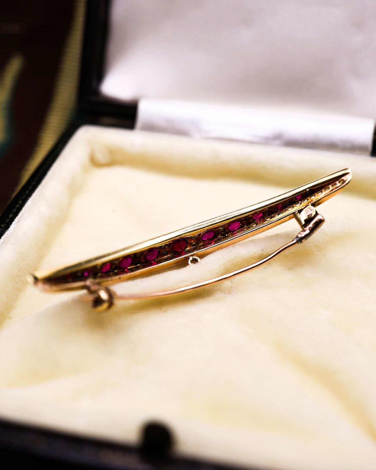 An exceptional Victorian 18ct. Yellow Gold (tested), Untreated Burma Ruby and Diamond Crescent Brooch. Circa 1890. - Robin Haydock Antiques