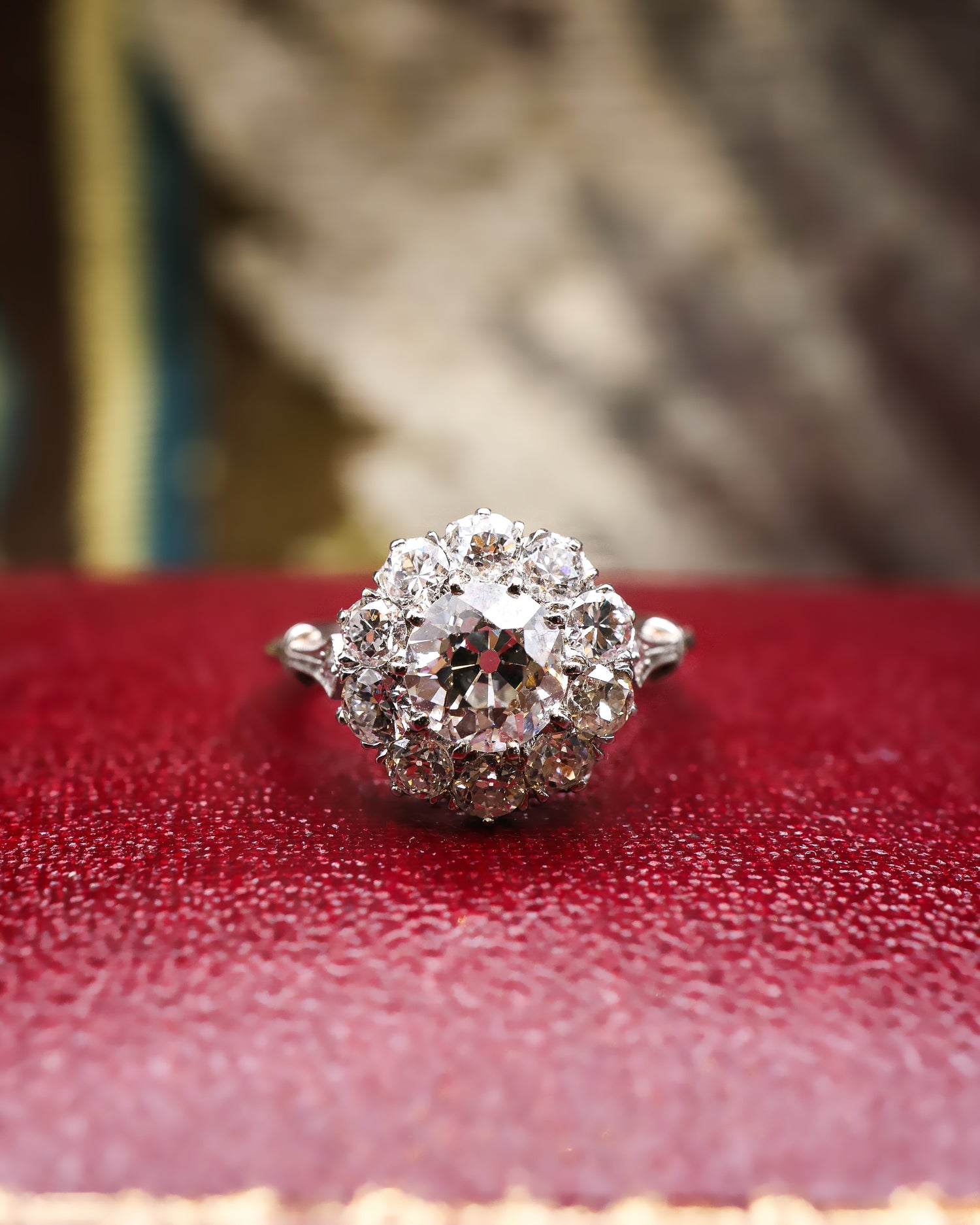 An exceptional modern Diamond & Platinum Cluster Ring, set with 2.25 Carats of G - H Colour Old European Cut Diamonds. Pre-owned. - Robin Haydock Antiques