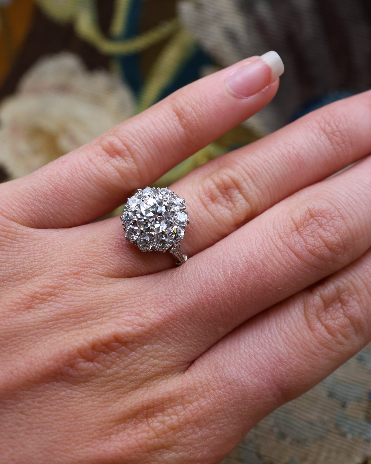 An exceptional modern Diamond & Platinum Cluster Ring, set with 2.25 Carats of G - H Colour Old European Cut Diamonds. Pre-owned. - Robin Haydock Antiques