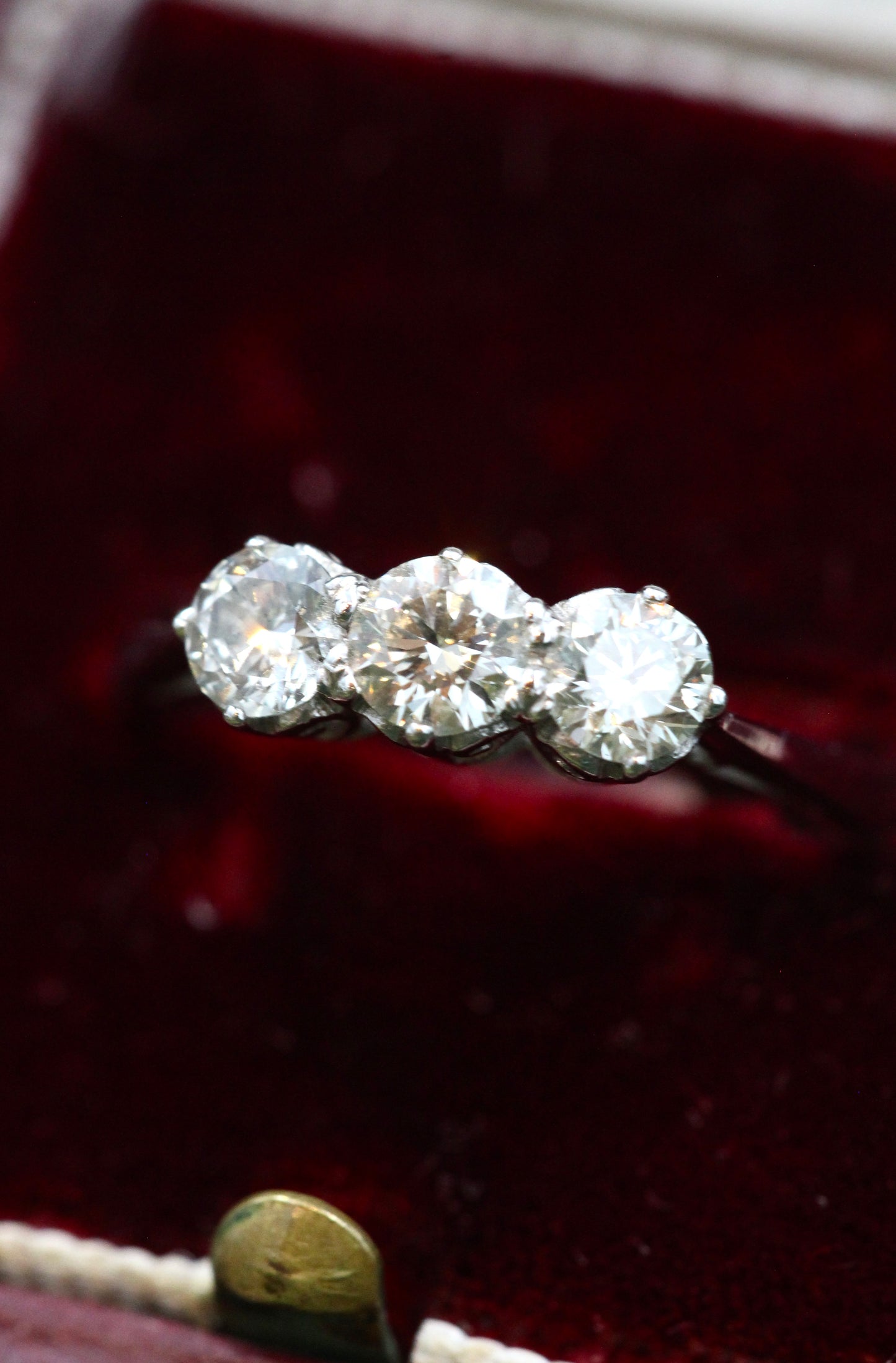 A very fine 18ct (stamped) White Gold Three Stone Diamond Ring.  Preowned - Robin Haydock Antiques