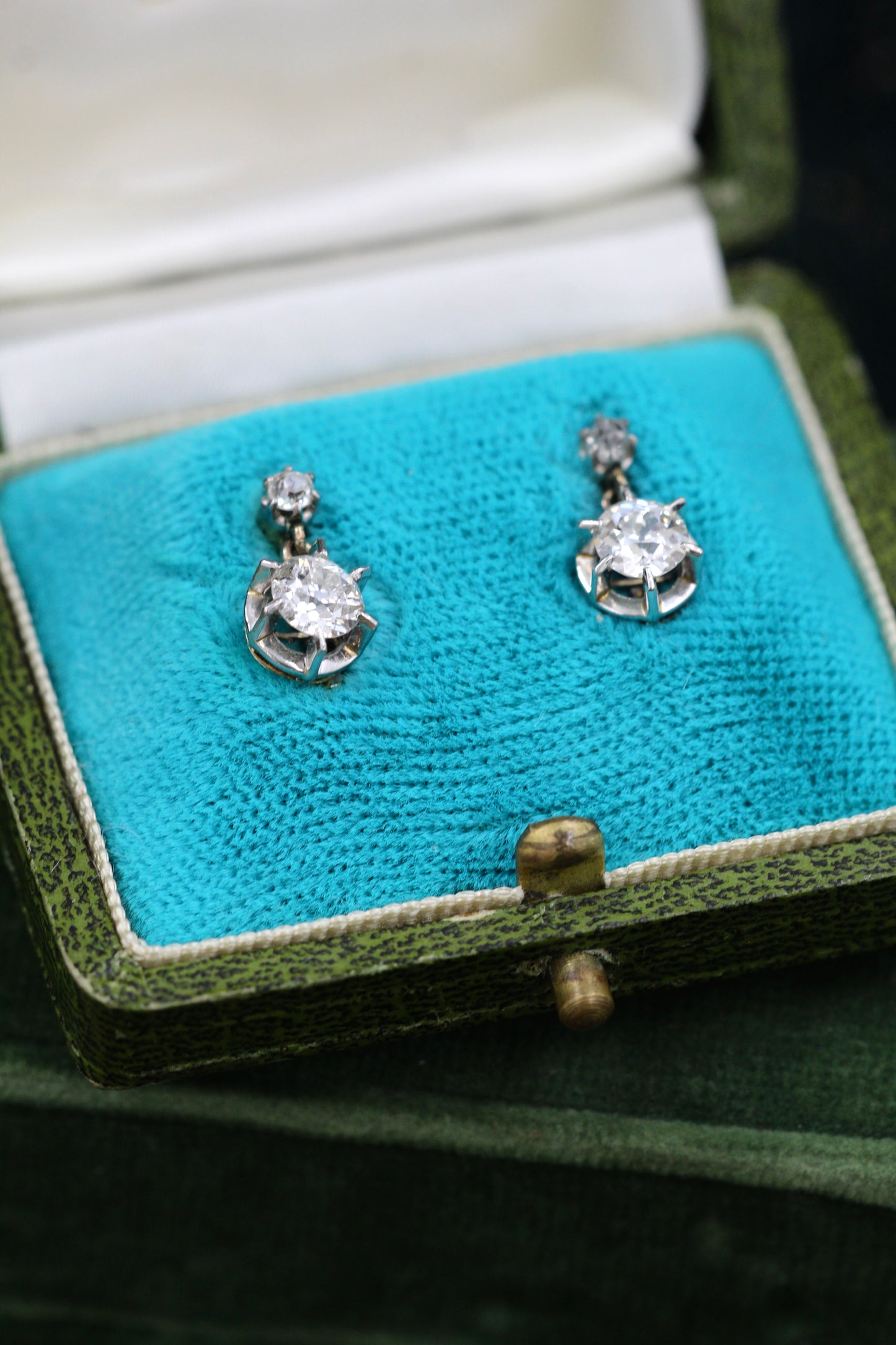 A very fine pair of Antique Platinum, 18 Carat Yellow & Rose Gold (tested) Diamond two Drop Earrings, 1.14 Carats. Circa 1905 - Robin Haydock Antiques
