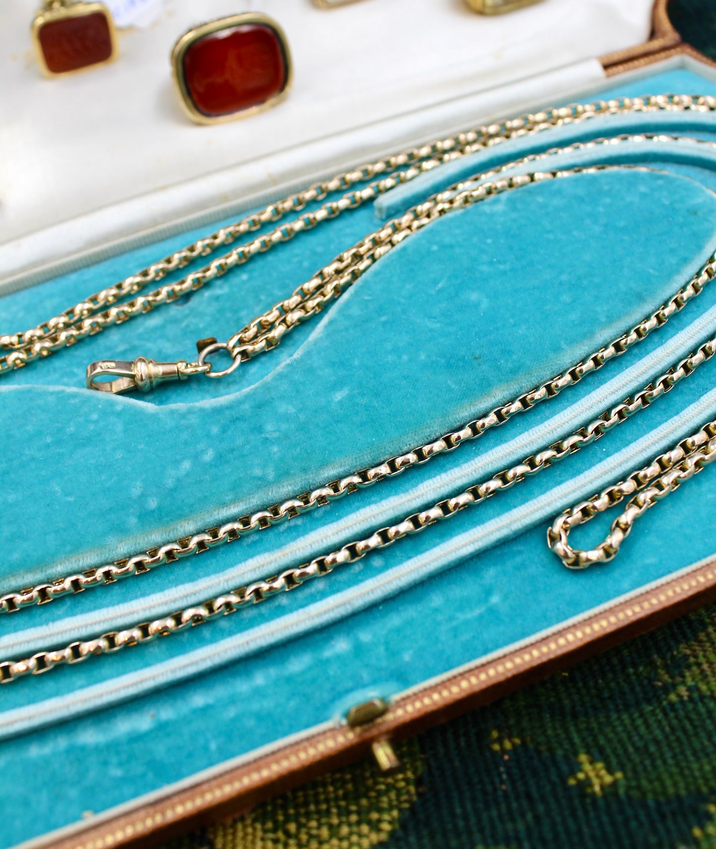 A very fine 9 Carat "Opera Length" Yellow Gold, Long Guard Chain, with Lobster Claw Clasp. English Circa 1890. - Robin Haydock Antiques
