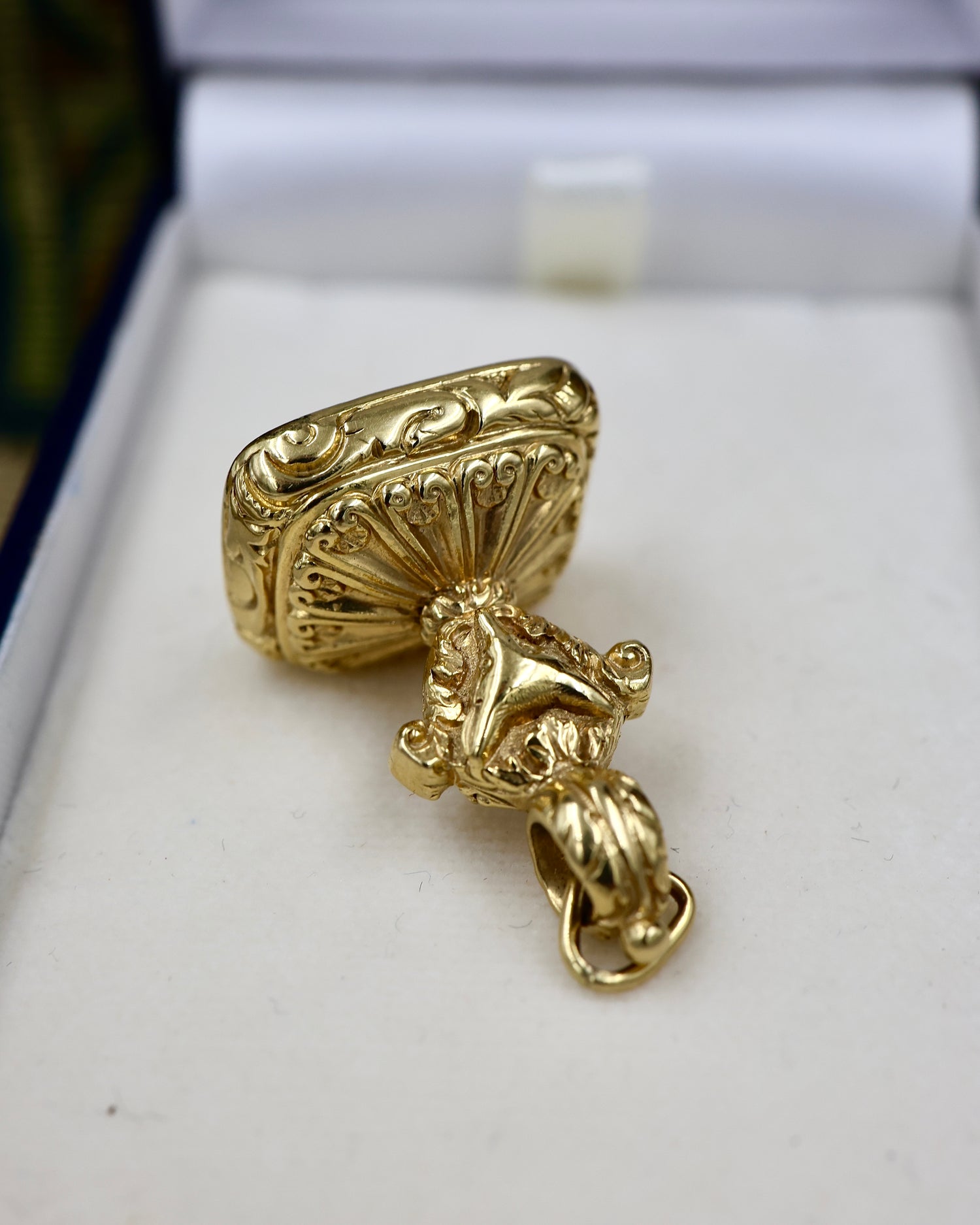 A very Fine Antique 15ct Yellow Gold Fob Seal with Carnelian Stone Engraved "JH", circa 1830 - Robin Haydock Antiques