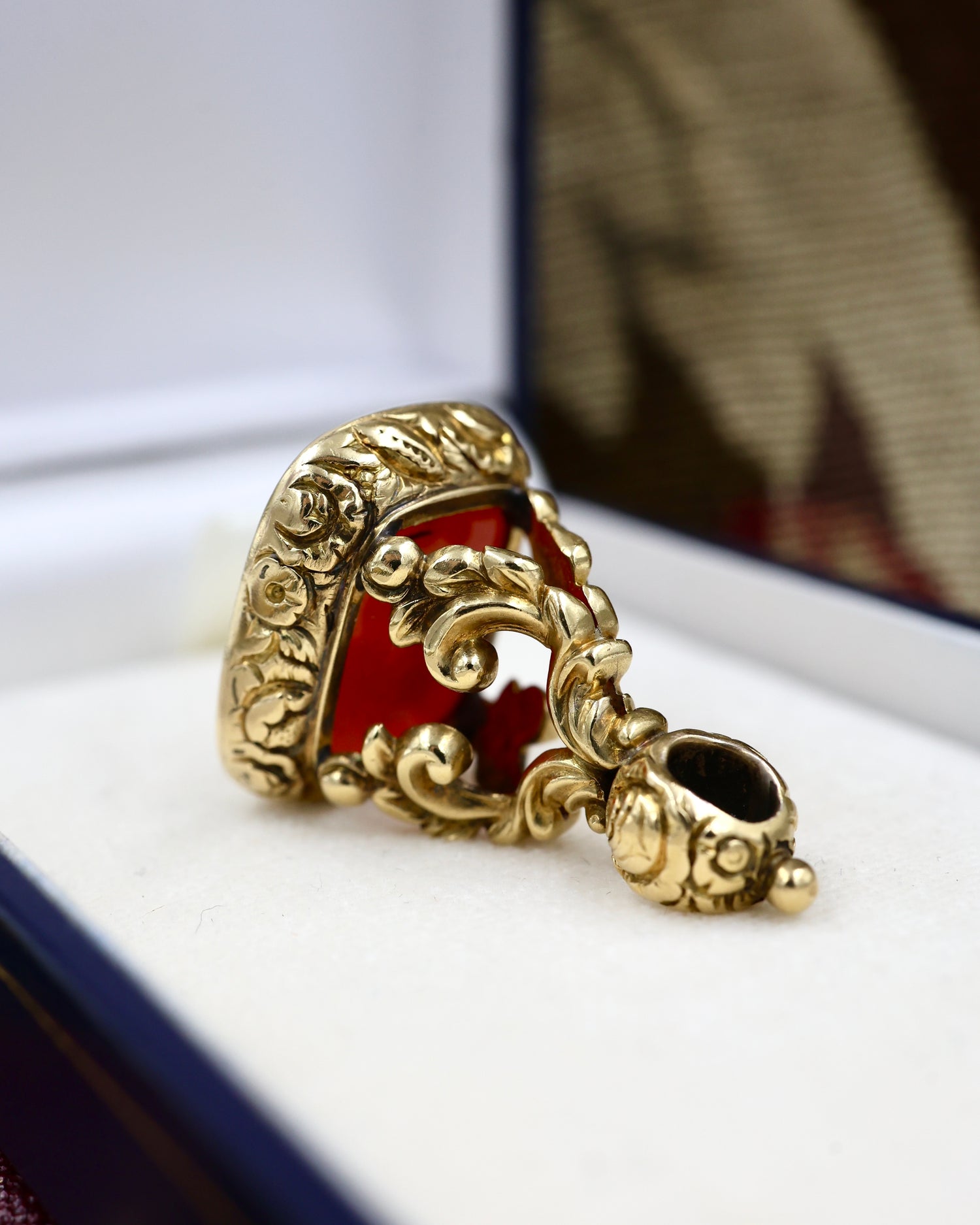 A Beautiful Antique 15ct Yellow Gold & Carnelian Heraldic Intaglio Seal Circa 1830 - Robin Haydock Antiques