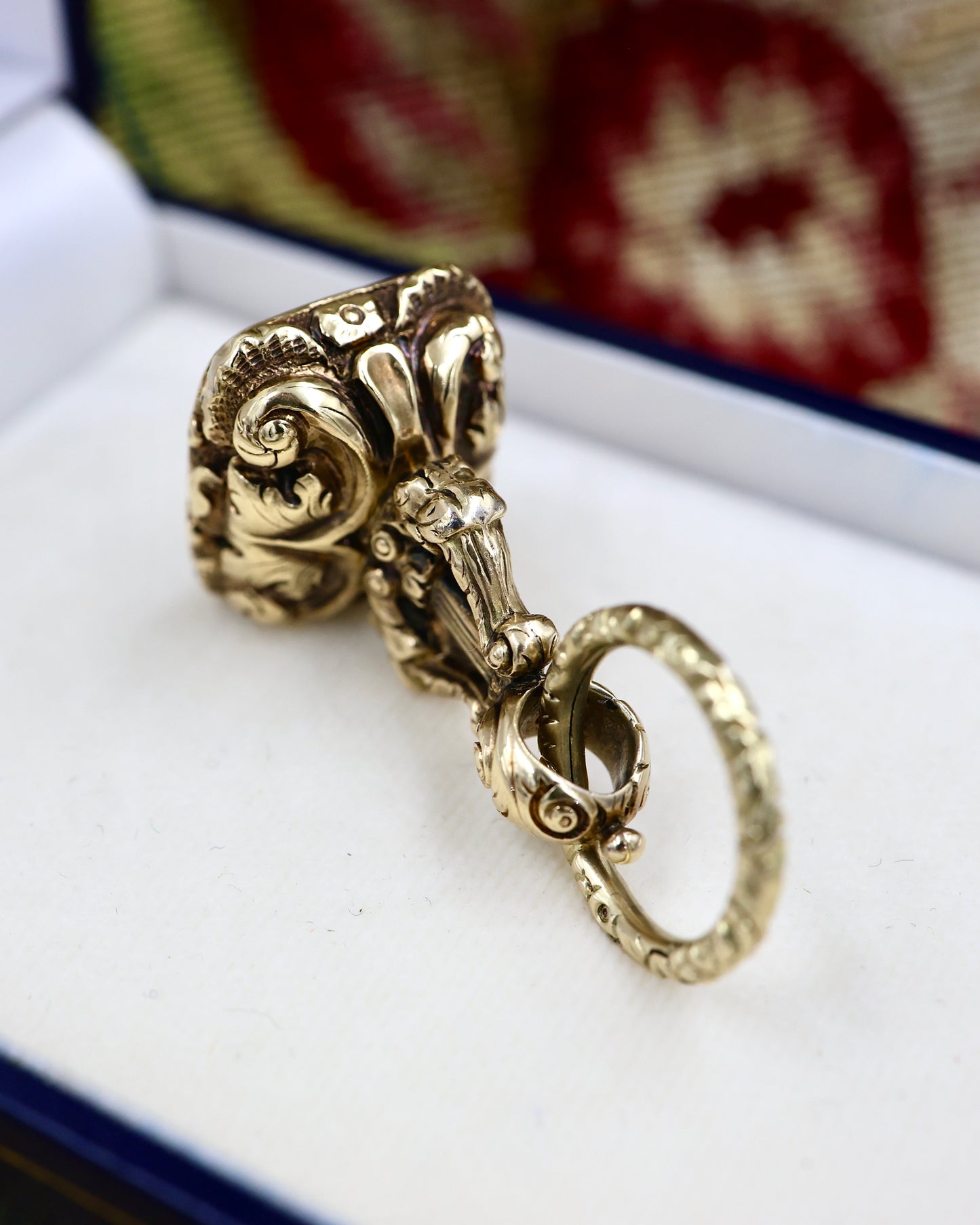 A very fine 15ct (tested) Yellow Gold "white" Chalcedony, Intaglio, Lyre Seal with Split Ring Fastener. C 1830 - Robin Haydock Antiques