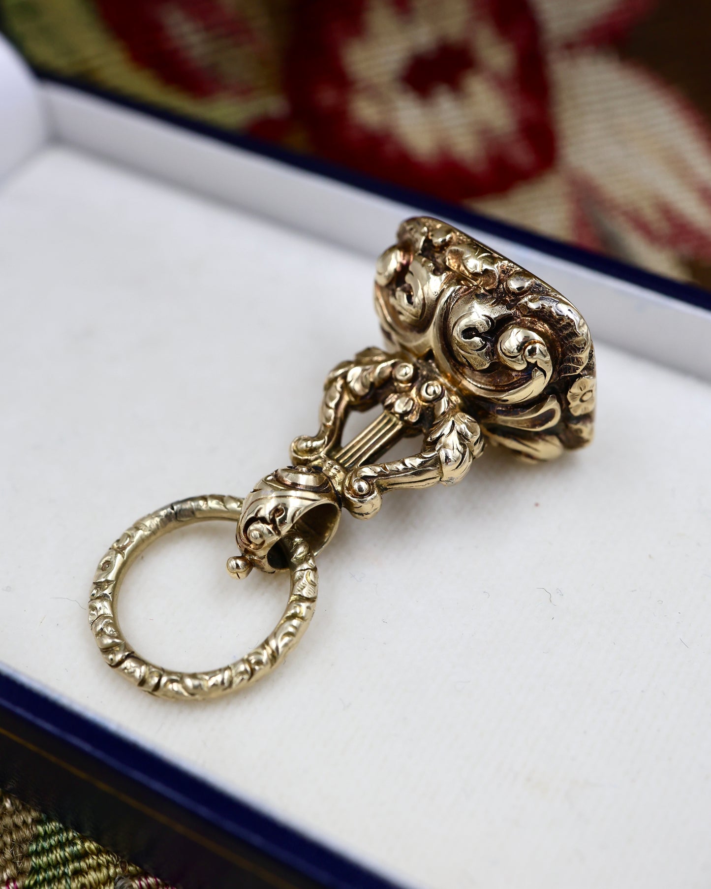 A very fine 15ct (tested) Yellow Gold "white" Chalcedony, Intaglio, Lyre Seal with Split Ring Fastener. C 1830 - Robin Haydock Antiques