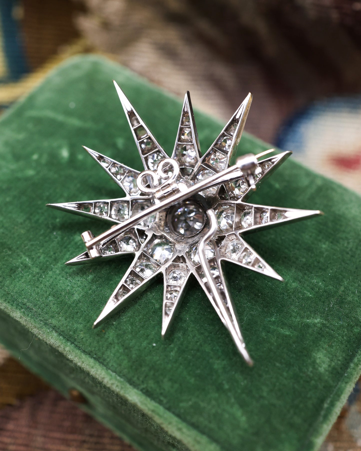 A fine Victorian 6.00 Carat (approximately), Antique Diamond Star Pendant/Brooch. English. Circa 1890. - Robin Haydock Antique Jewellery