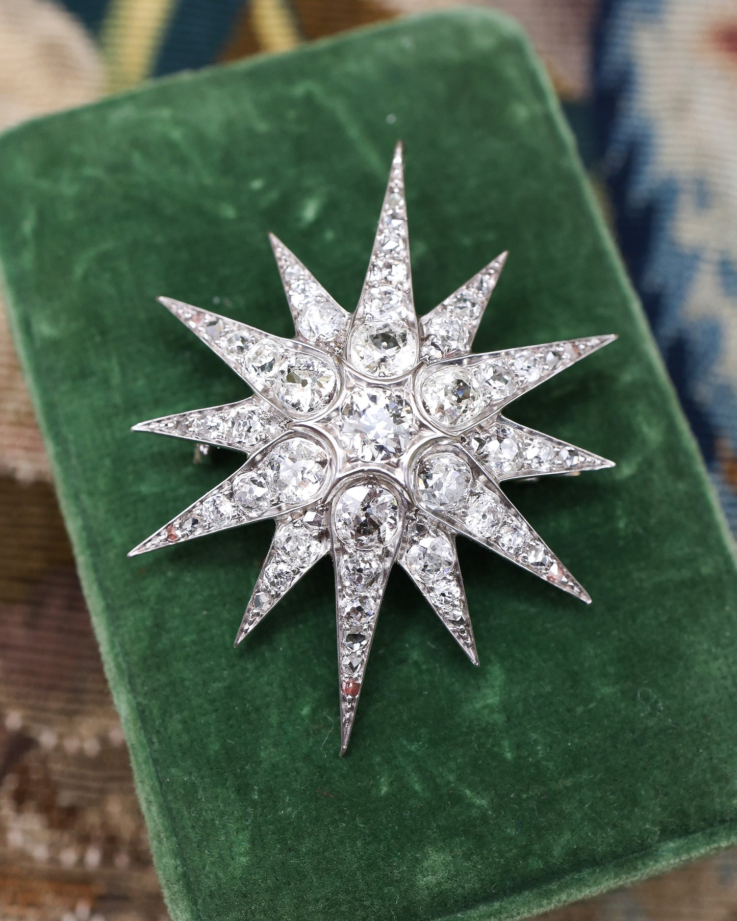 A fine Victorian 6.00 Carat (approximately), Antique Diamond Star Pendant/Brooch. English. Circa 1890. - Robin Haydock Antique Jewellery