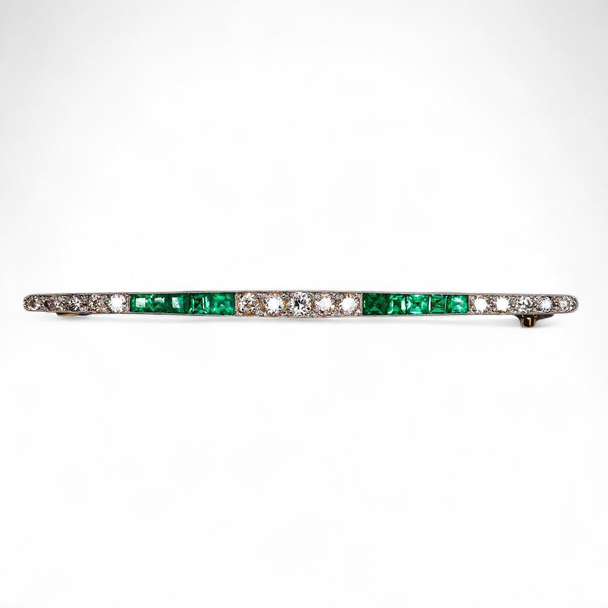 A fine Emerald and Diamond Antique Brooch of bar design, mounted in Gold & Platinum.  English Circa 1920 - Robin Haydock Antique Jewellery