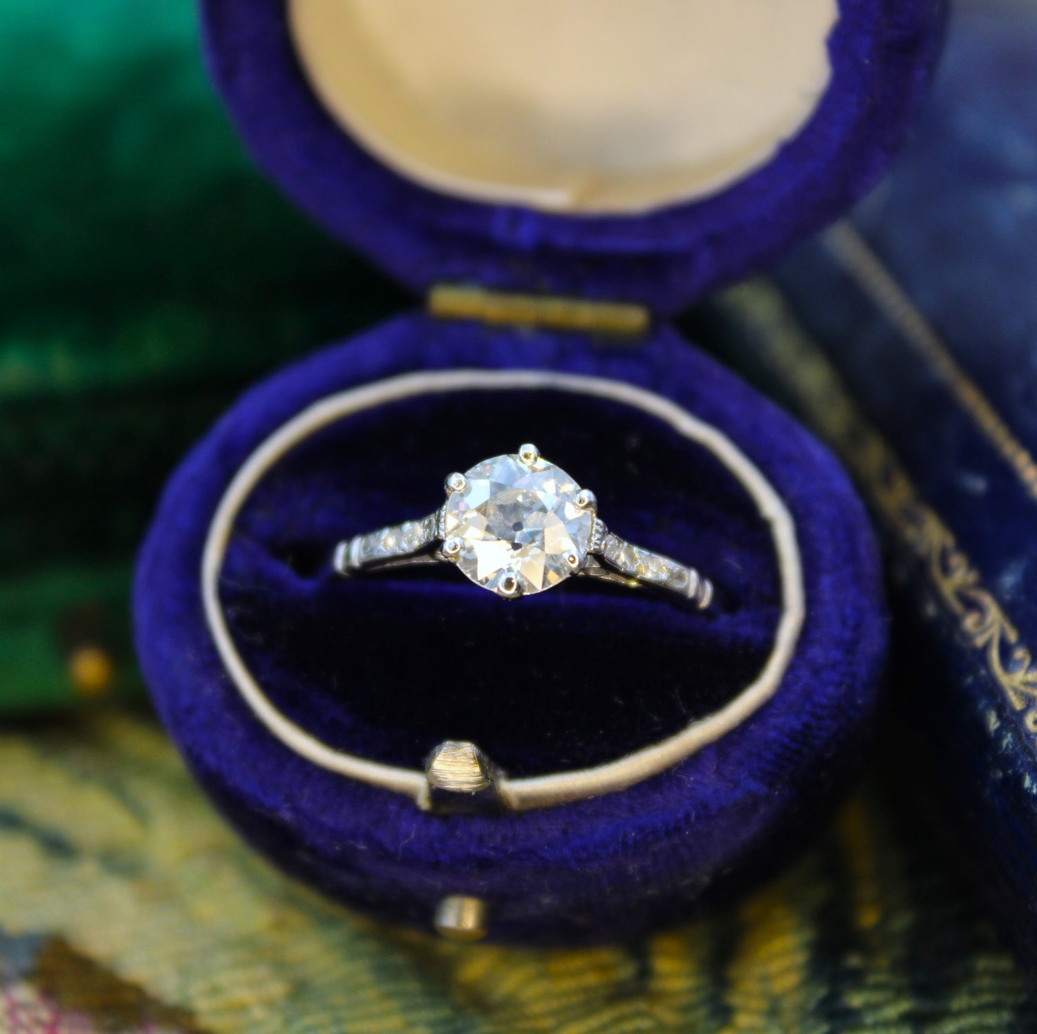 A very fine 0.92 Carat Diamond Solitaire Engagement Ring, mounted in Platinum, English. Circa 1930 - Robin Haydock Antiques