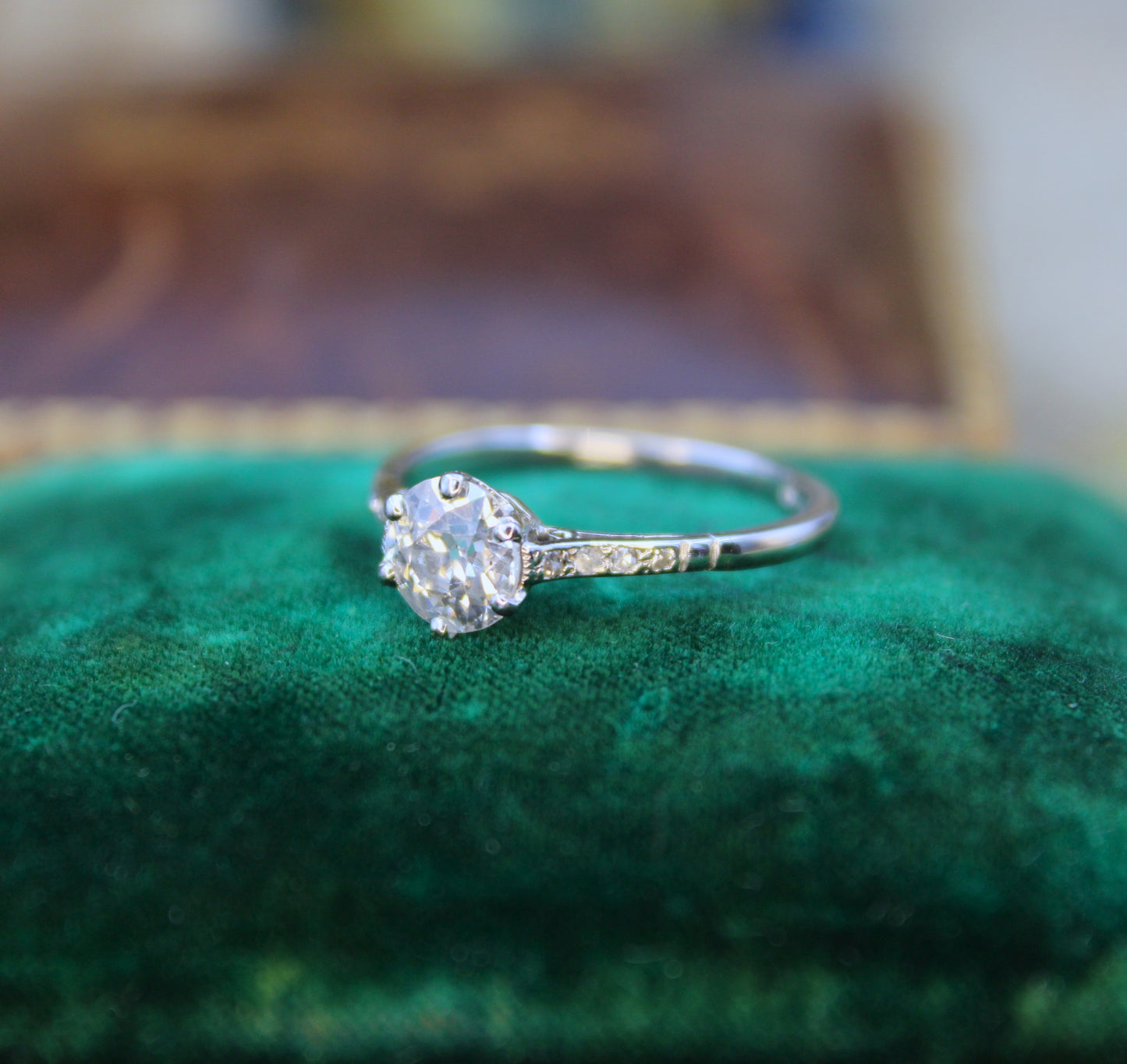 A very fine 0.92 Carat Diamond Solitaire Engagement Ring, mounted in Platinum, English. Circa 1930 - Robin Haydock Antiques