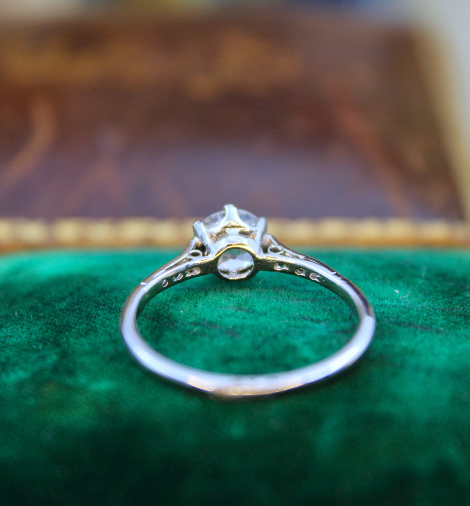 A very fine 0.92 Carat Diamond Solitaire Engagement Ring, mounted in Platinum, English. Circa 1930 - Robin Haydock Antiques