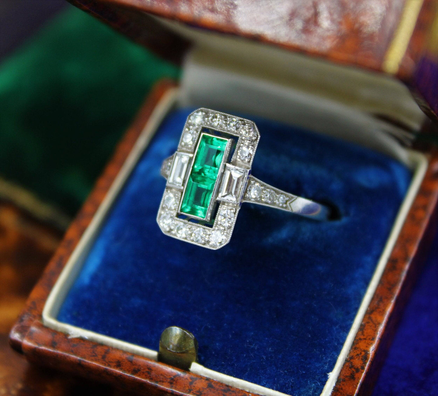 A very fine oblong Emerald & Diamond Ring set in Platinum, English, Circa 1930 - Robin Haydock Antiques