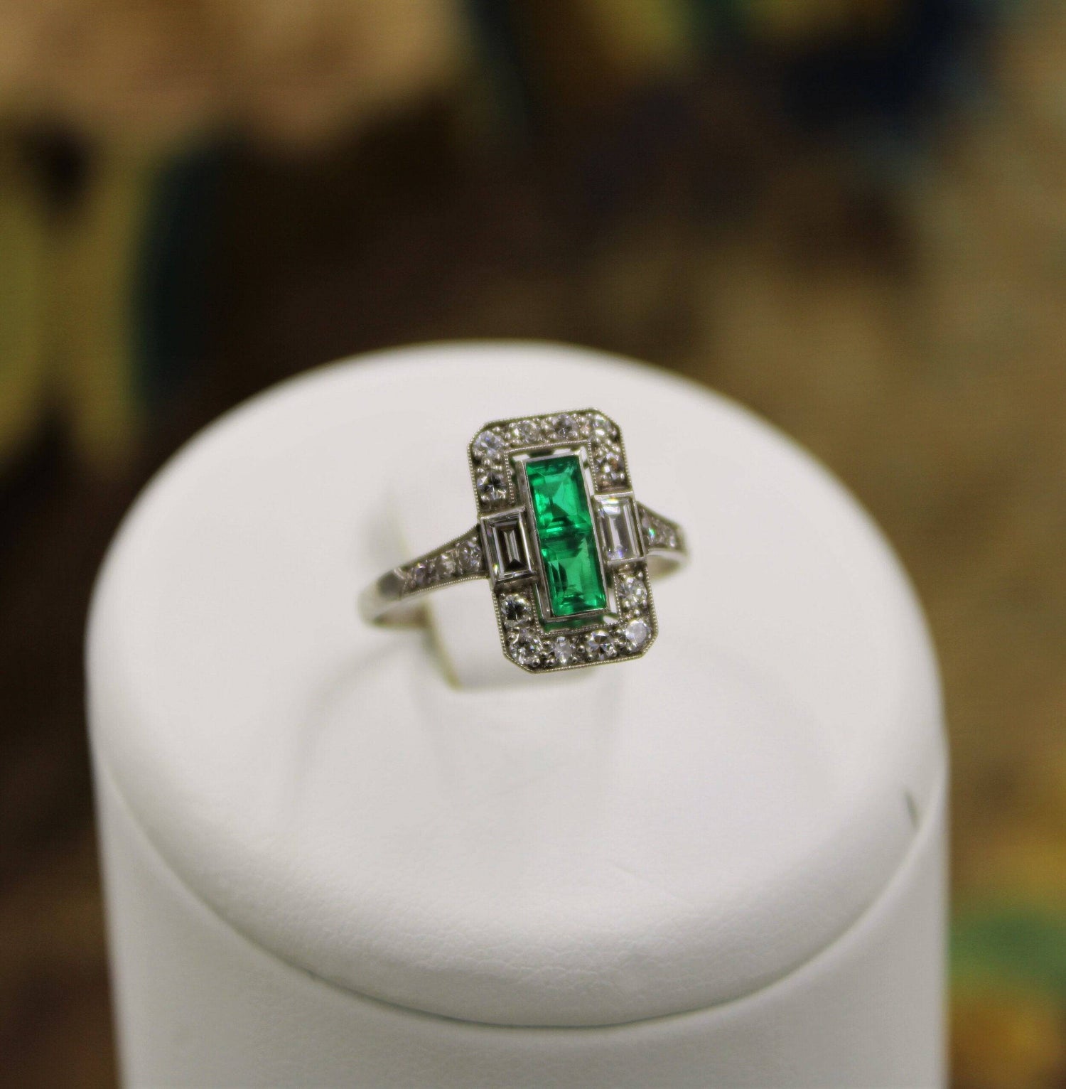 A very fine oblong Emerald & Diamond Ring set in Platinum, English, Circa 1930 - Robin Haydock Antiques