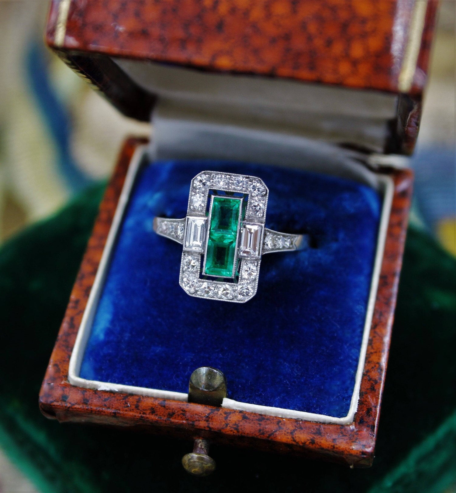A very fine oblong Emerald & Diamond Ring set in Platinum, English, Circa 1930 - Robin Haydock Antiques