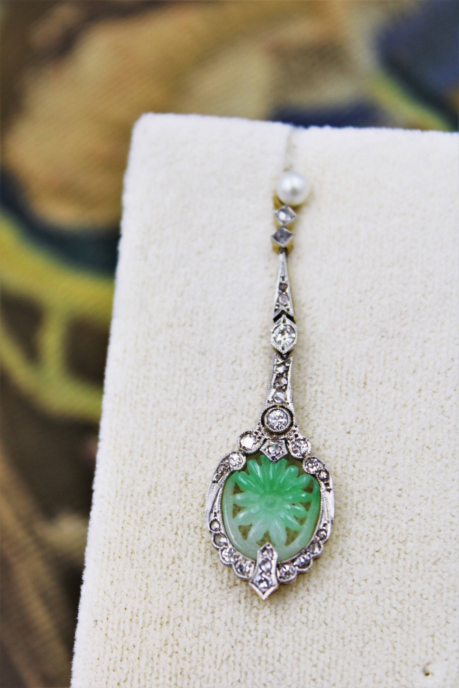 An exceptional pair of Natural Jadeite (untreated), Diamonds & Pearl Earrings set in 18ct Yellow Gold & Platinum, Circa 1920-1930. - Robin Haydock Antiques