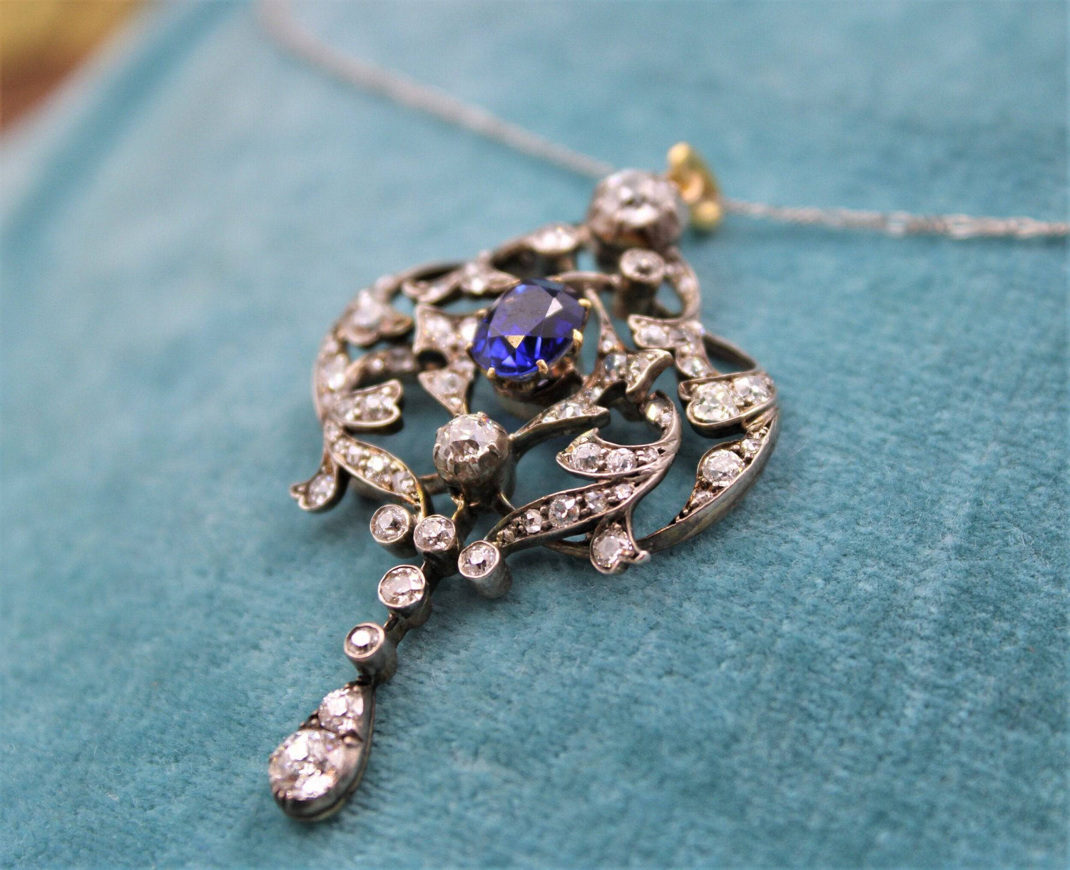 A very fine Edwardian 1.80ct Sapphire & Diamond, Lavaliere Pendant set in 18ct Yellow Gold & Platinum, English, Circa 1905 - Robin Haydock Antiques