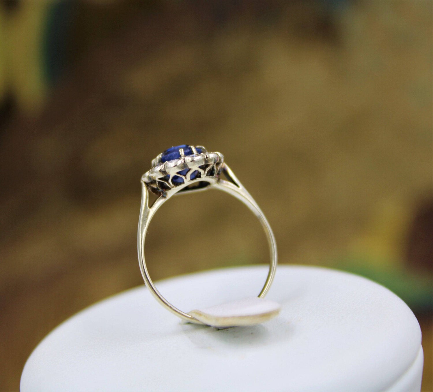 A very fine Sapphire & Diamond Cluster Ring mounted in 14ct White Gold, Continental, Circa 1930 - Robin Haydock Antiques