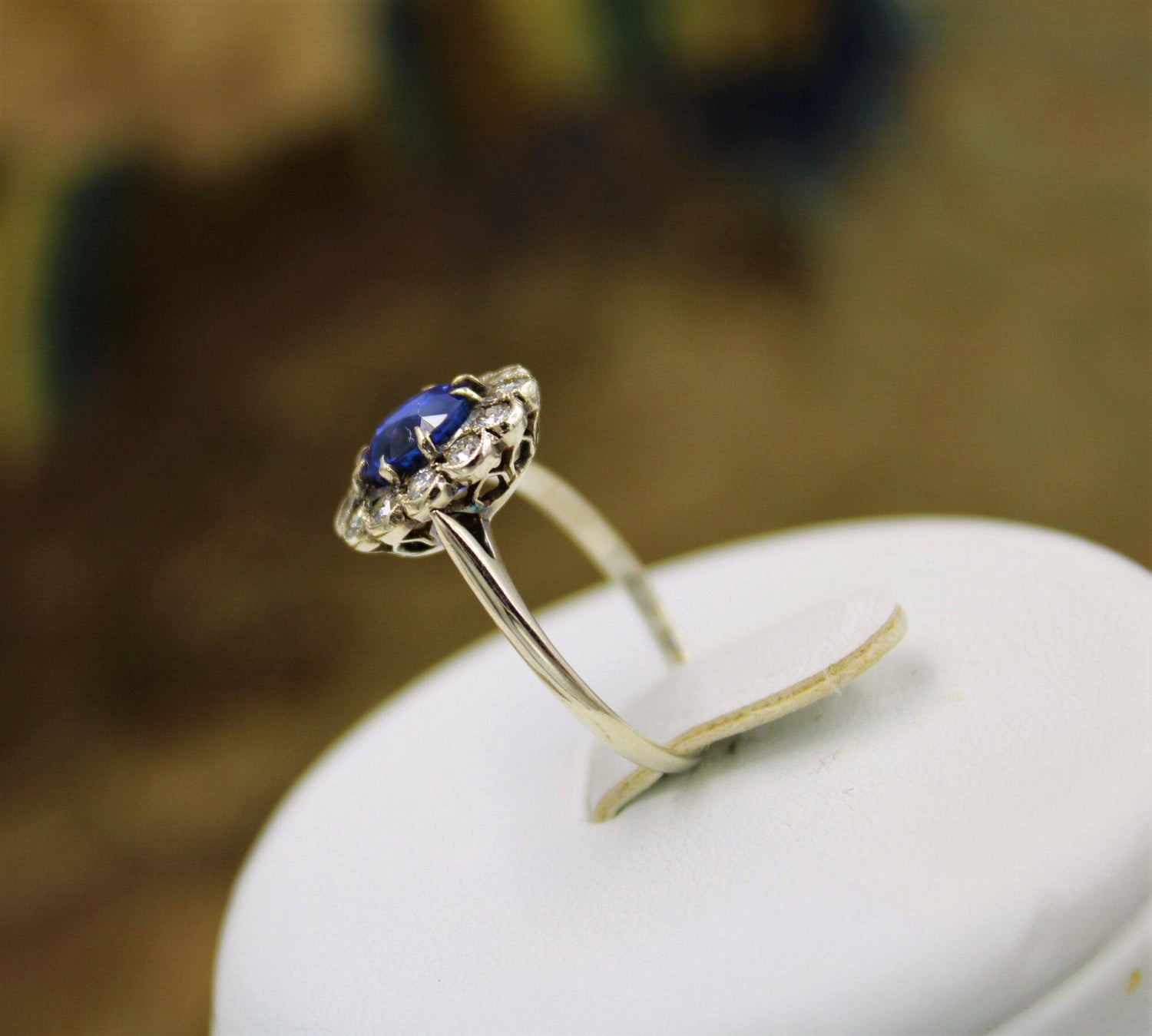 A very fine Sapphire & Diamond Cluster Ring mounted in 14ct White Gold, Continental, Circa 1930 - Robin Haydock Antiques