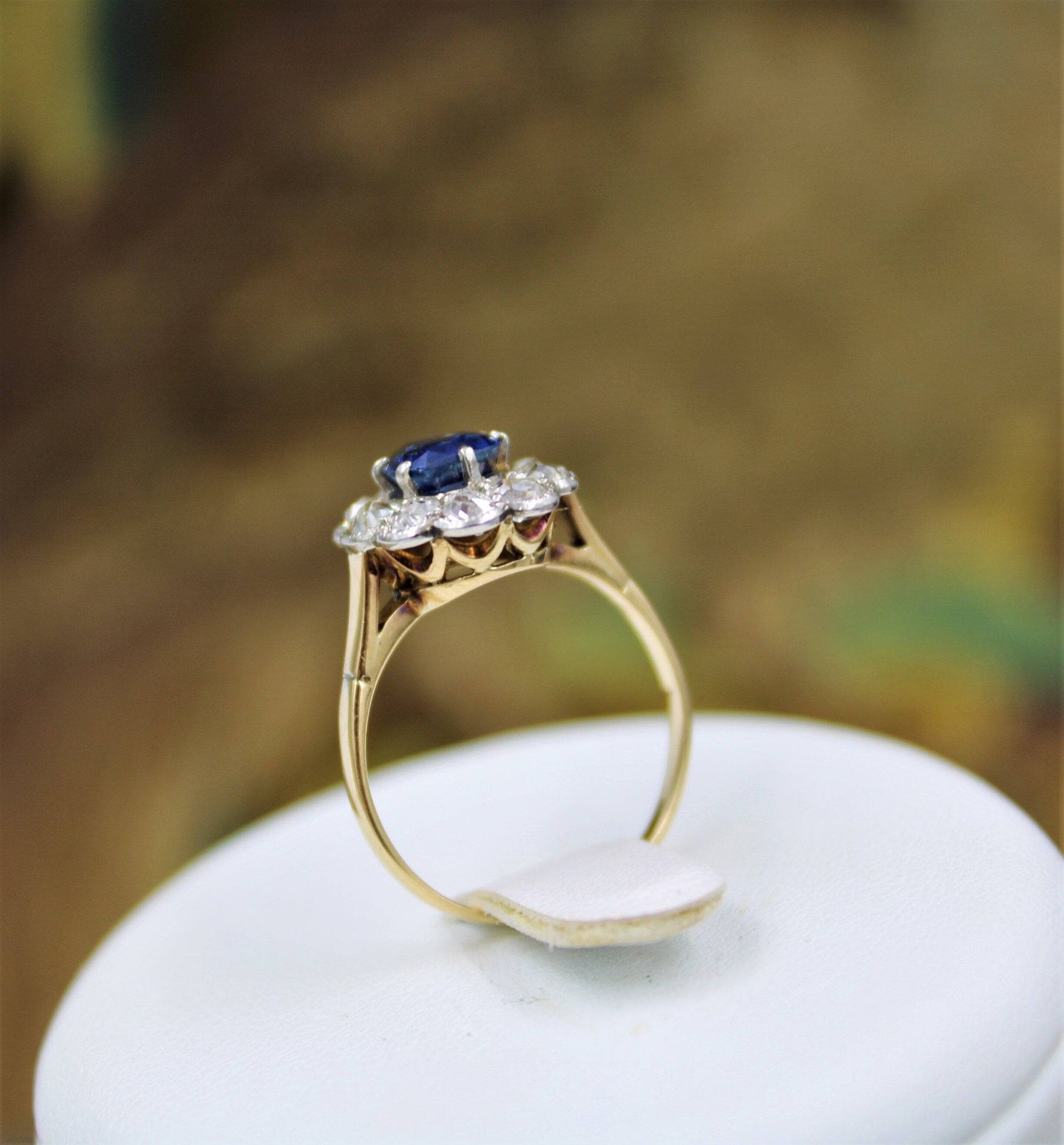 A very fine Sapphire and Diamond Cluster Ring set in 18ct Yellow Gold & Platinum, Circa 1935 - Robin Haydock Antiques