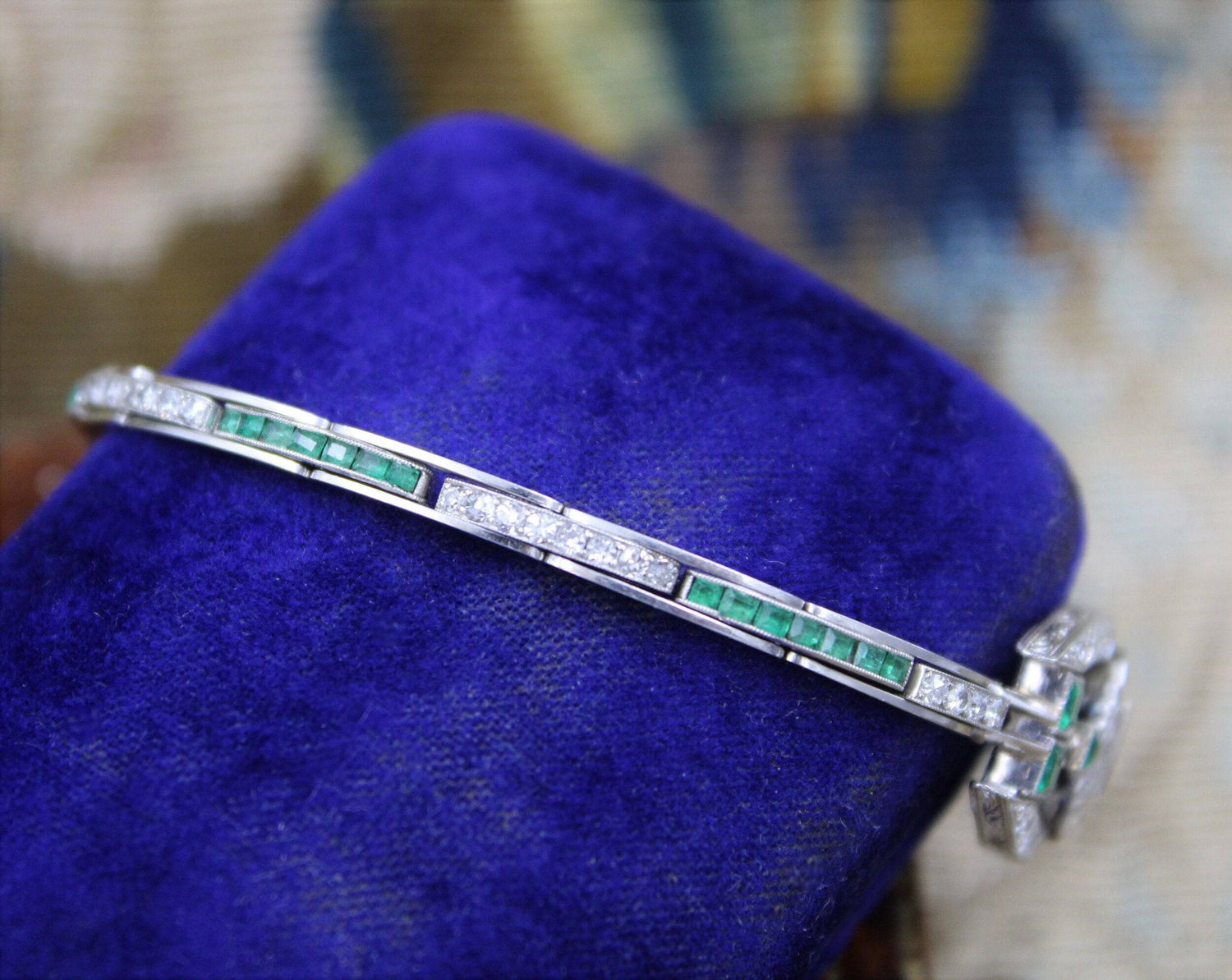 A very fine Art Deco Emerald & Diamond Bracelet set in Platinum & 9ct White Gold, English, Circa 1930 - Robin Haydock Antiques