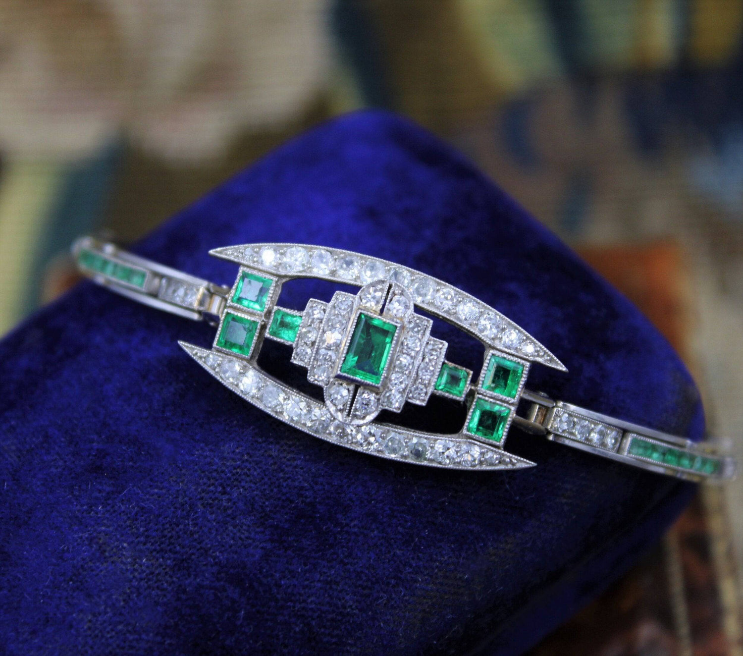A very fine Art Deco Emerald & Diamond Bracelet set in Platinum & 9ct White Gold, English, Circa 1930 - Robin Haydock Antiques