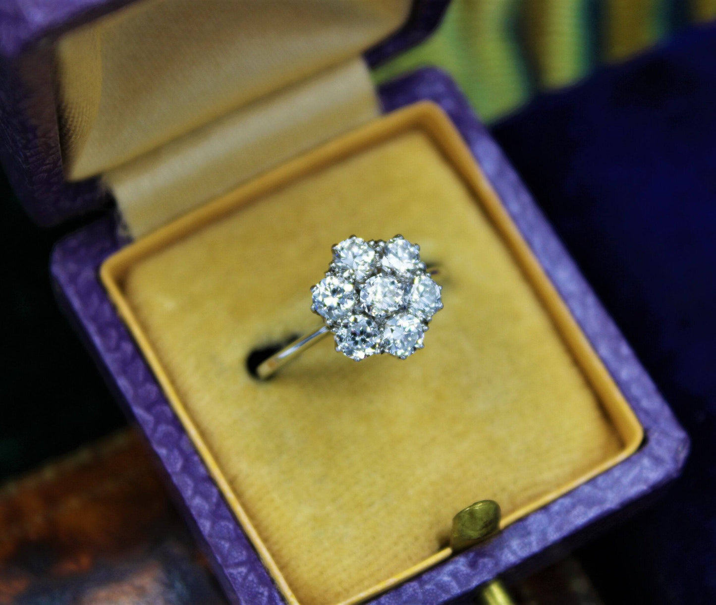 A very fine Transition-Cut Diamond Cluster Ring set in 18ct White Gold & Platinum, English, Circa 1930-1940 - Robin Haydock Antiques
