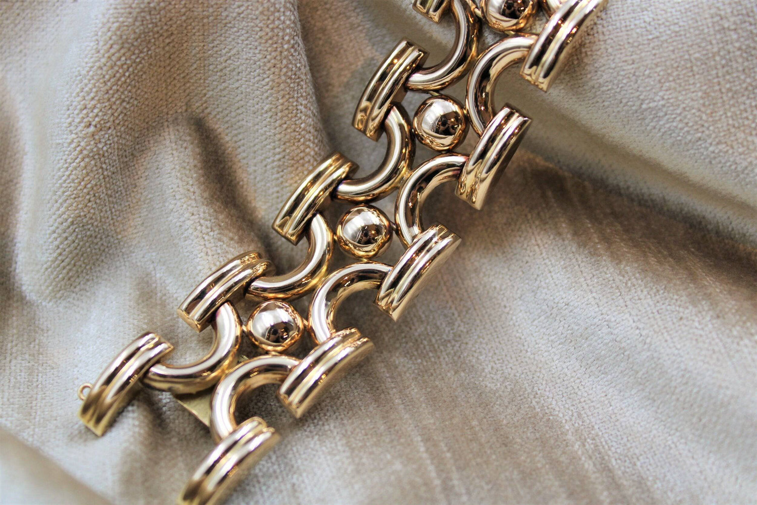 A very fine Art Deco "Tank" Bracelet in 18ct Yellow Gold, Circa 1935 - Robin Haydock Antiques