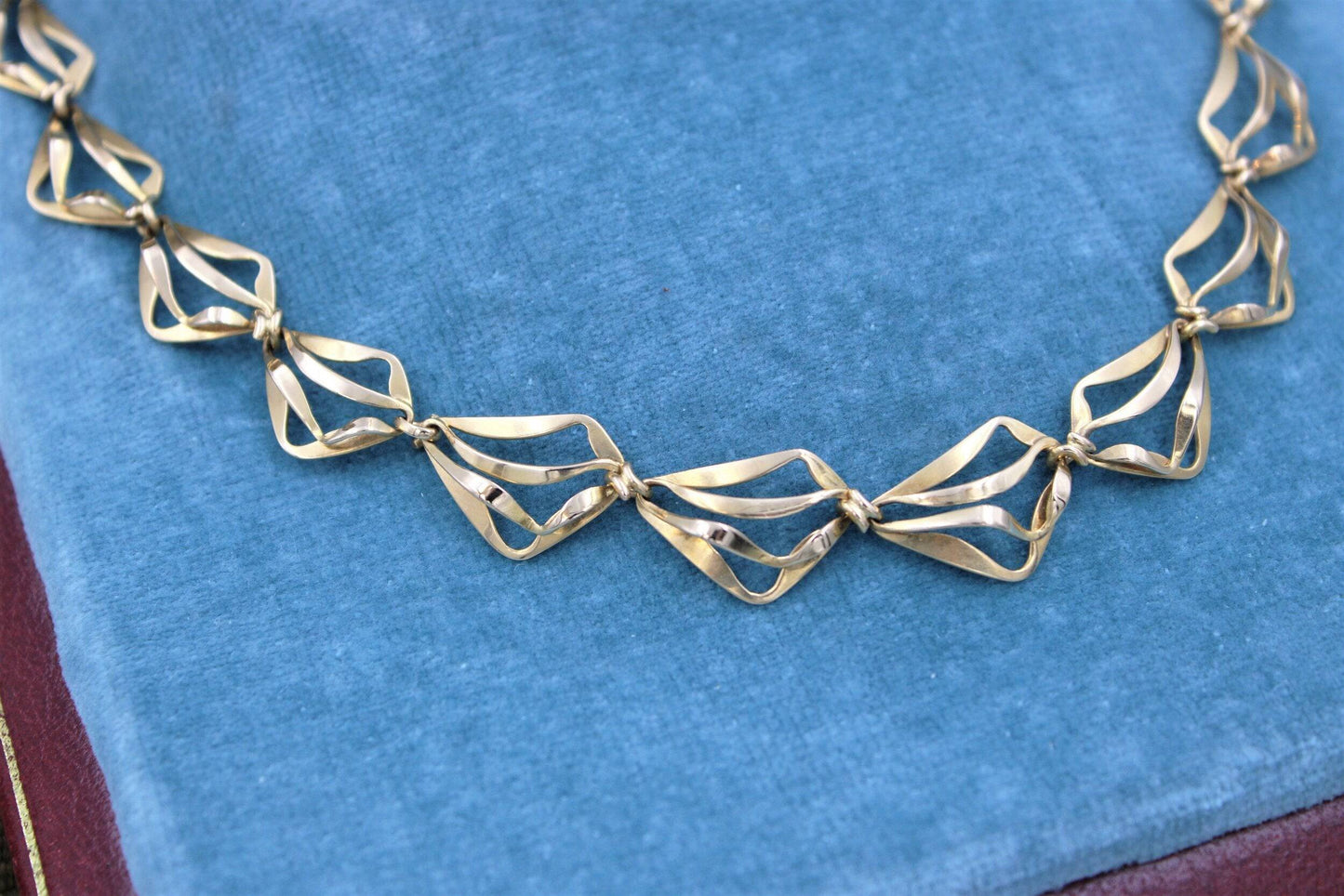 A very fine Abstract Open Link Design Graduated Gold Necklace in 18ct Yellow Gold, French, Circa 1970 - Robin Haydock Antiques