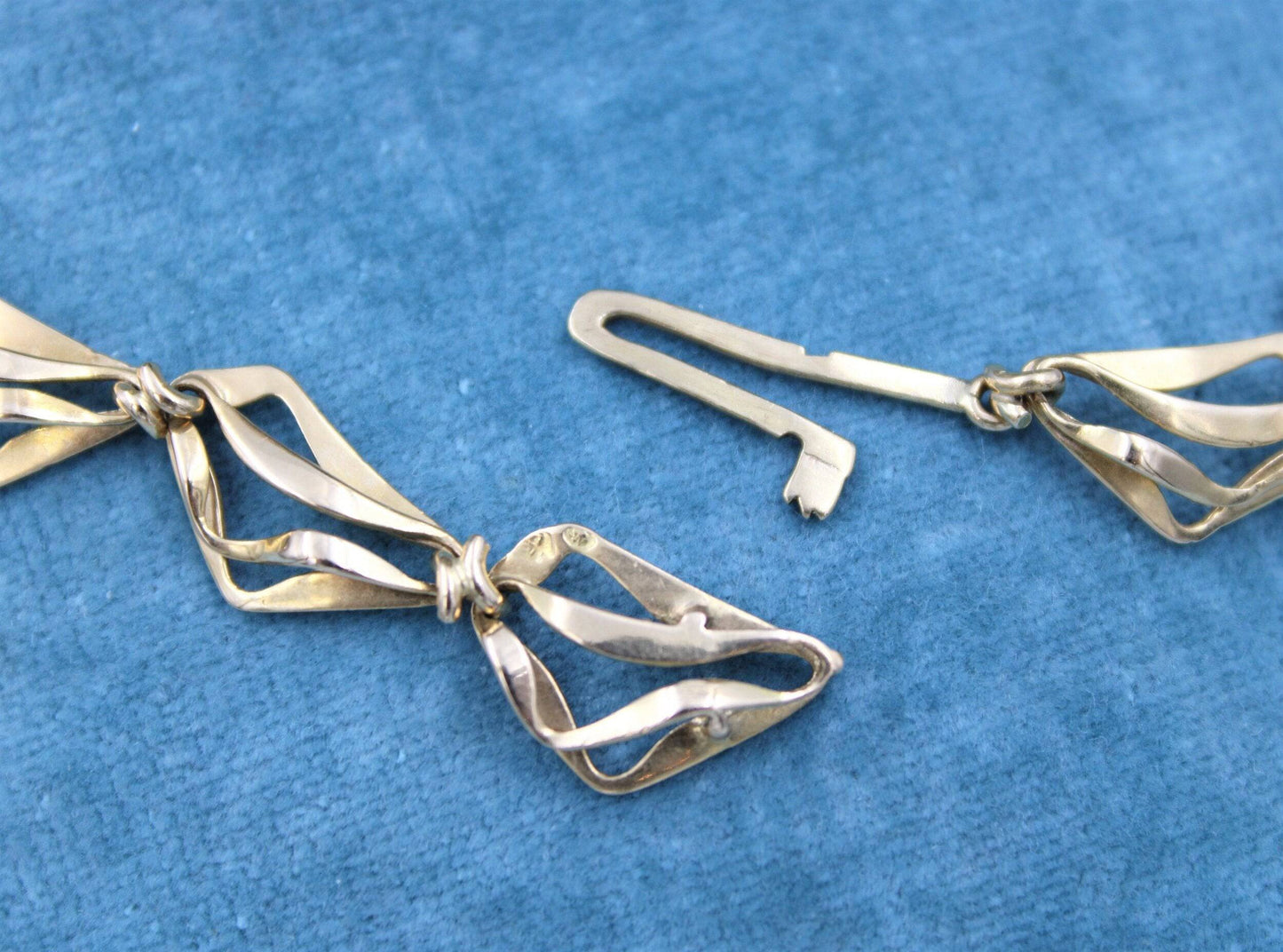 A very fine Abstract Open Link Design Graduated Gold Necklace in 18ct Yellow Gold, French, Circa 1970 - Robin Haydock Antiques