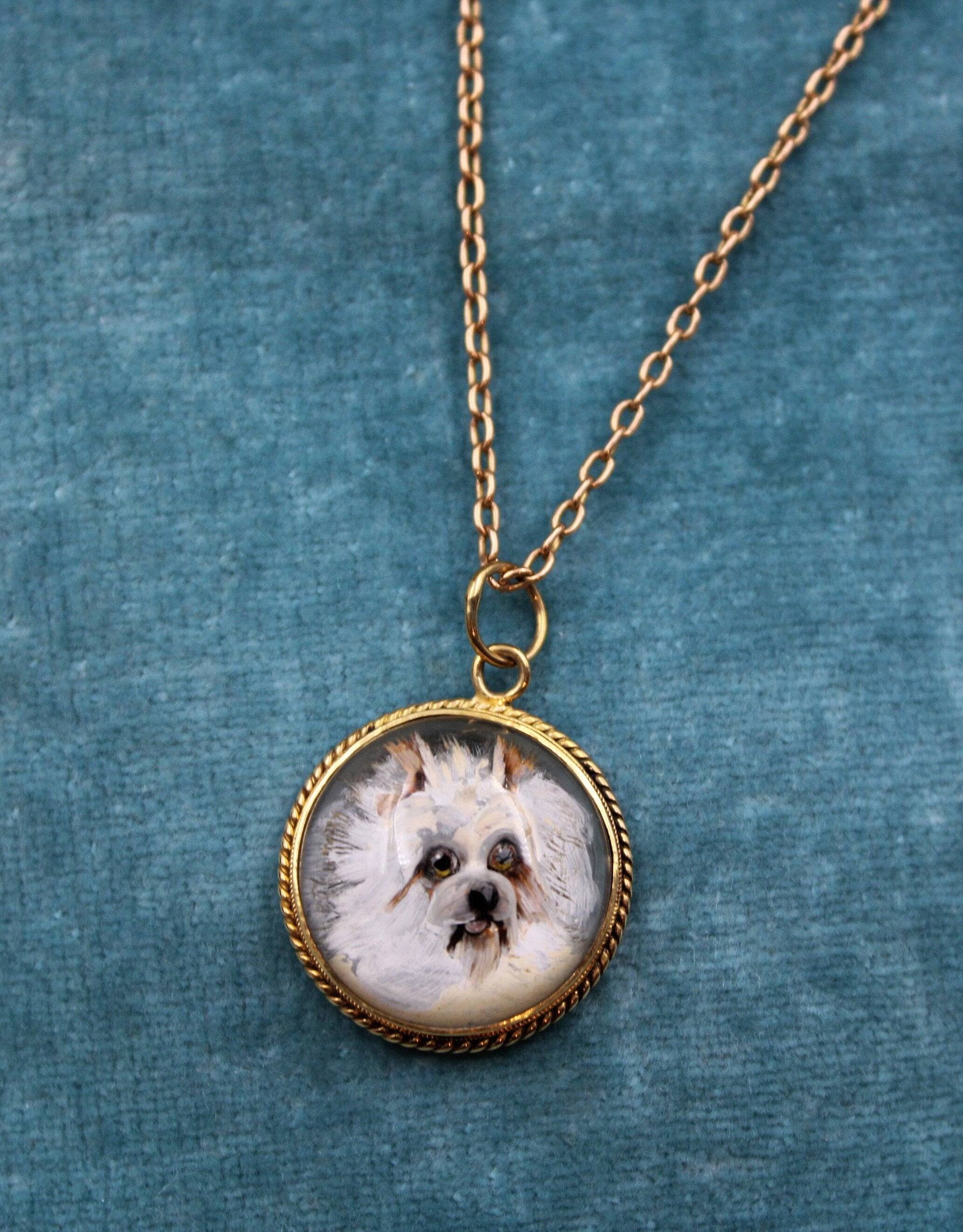 A very fine "Essex Crystal" Pendant depicting a Dog set in 15ct Yellow Gold, English, Circa 1890 - Robin Haydock Antiques