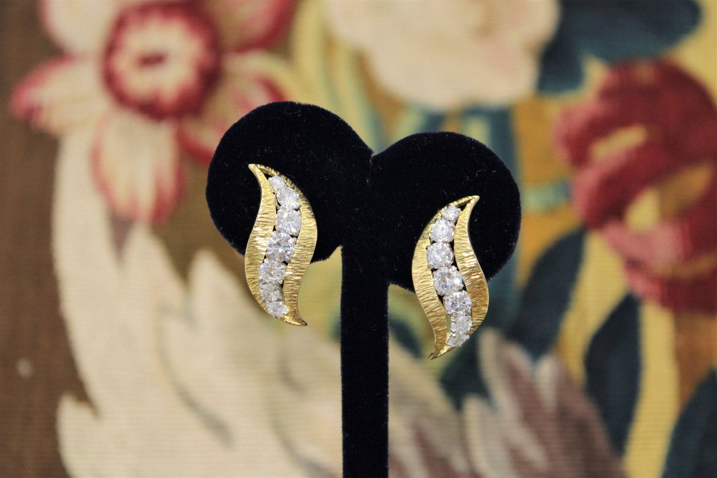 A very fine pair of Diamond & 18 carat Yellow Gold Earrings, English, Circa 1980 - Robin Haydock Antiques