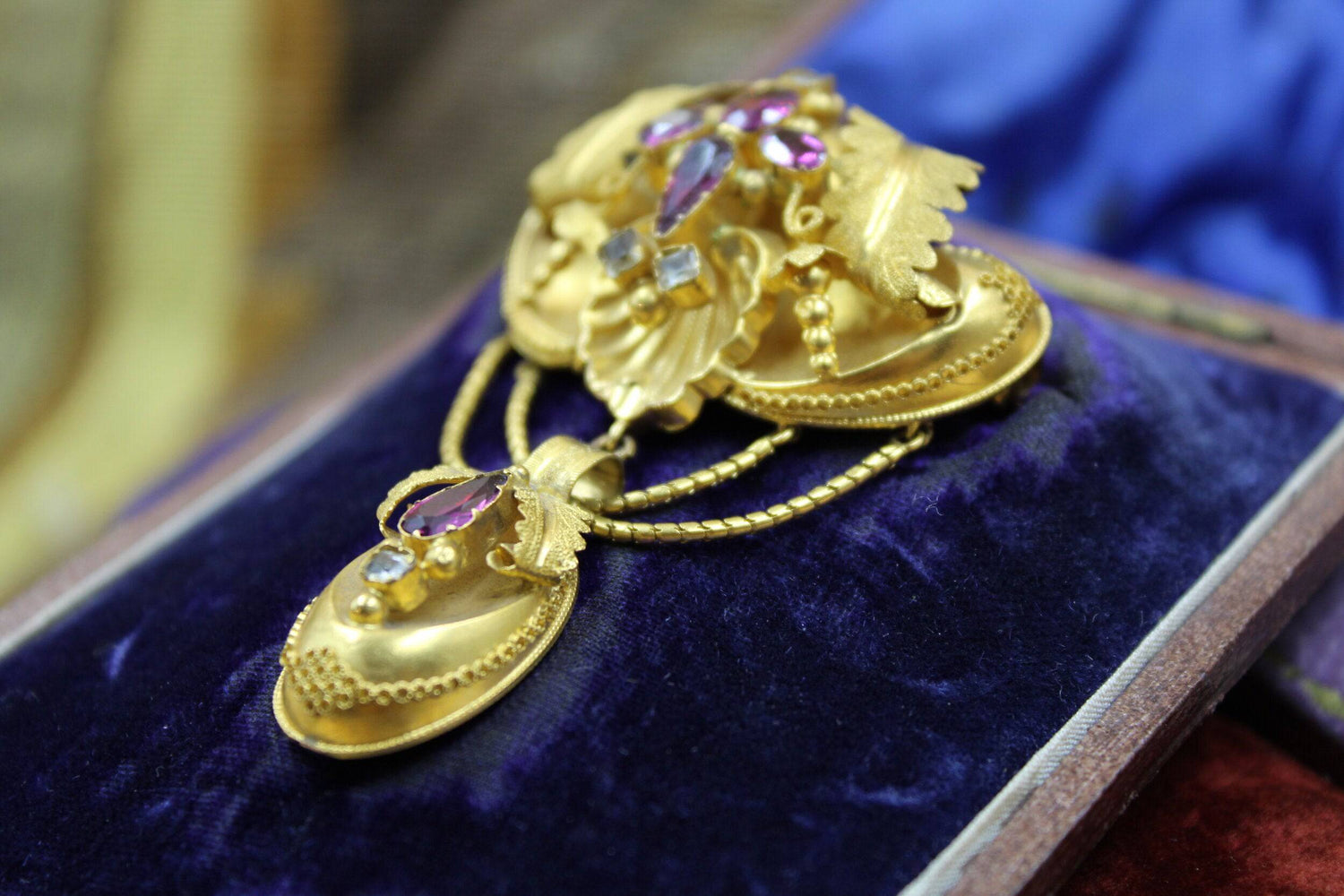 An extremely beautiful Victorian Almandine Garnet Pendant/Brooch mounted in 15ct Yellow Gold, English, Circa 1860 - Robin Haydock Antiques