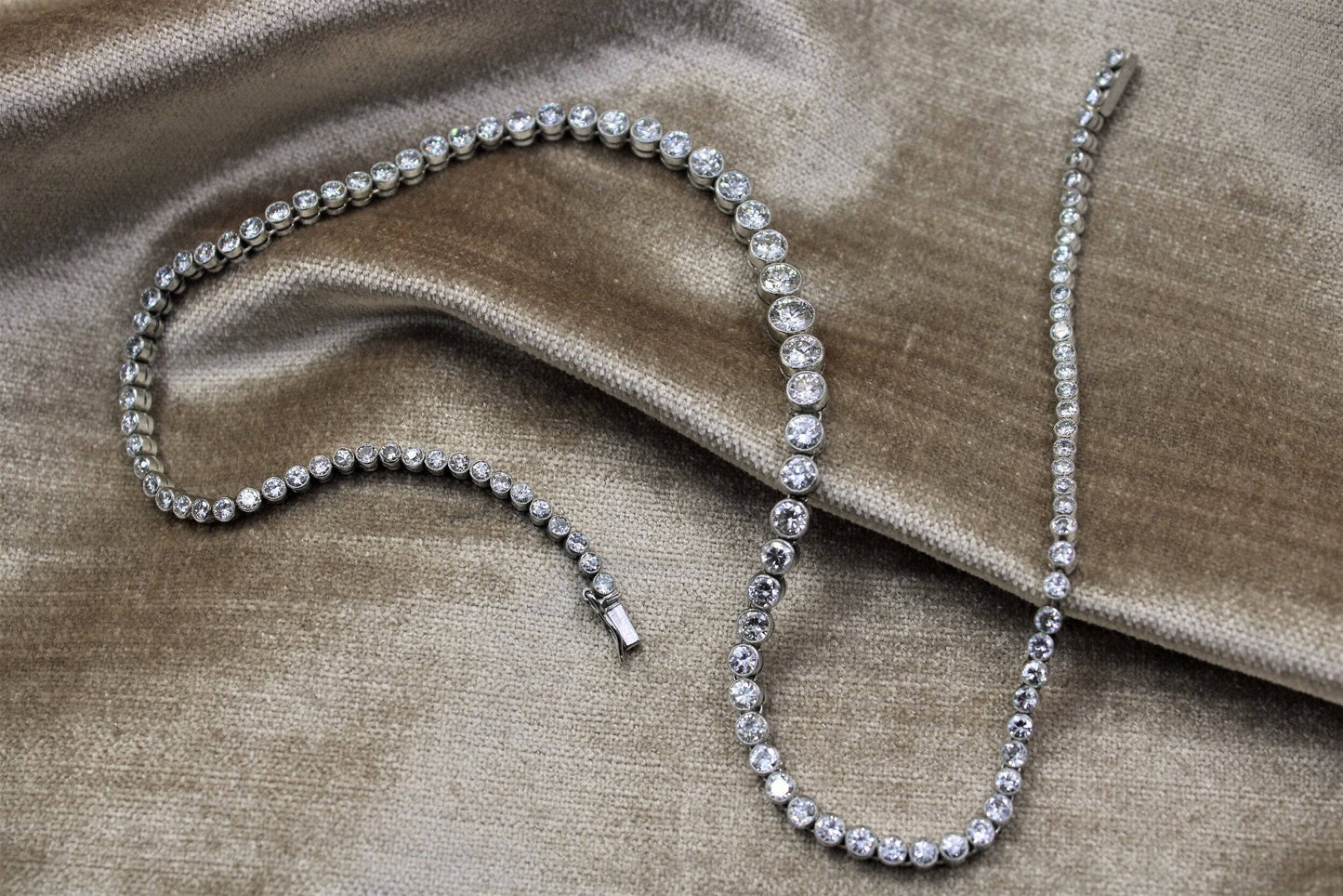 A very fine Diamond Riviere Necklace mounted in Platinum, Circa 1945 - Robin Haydock Antiques