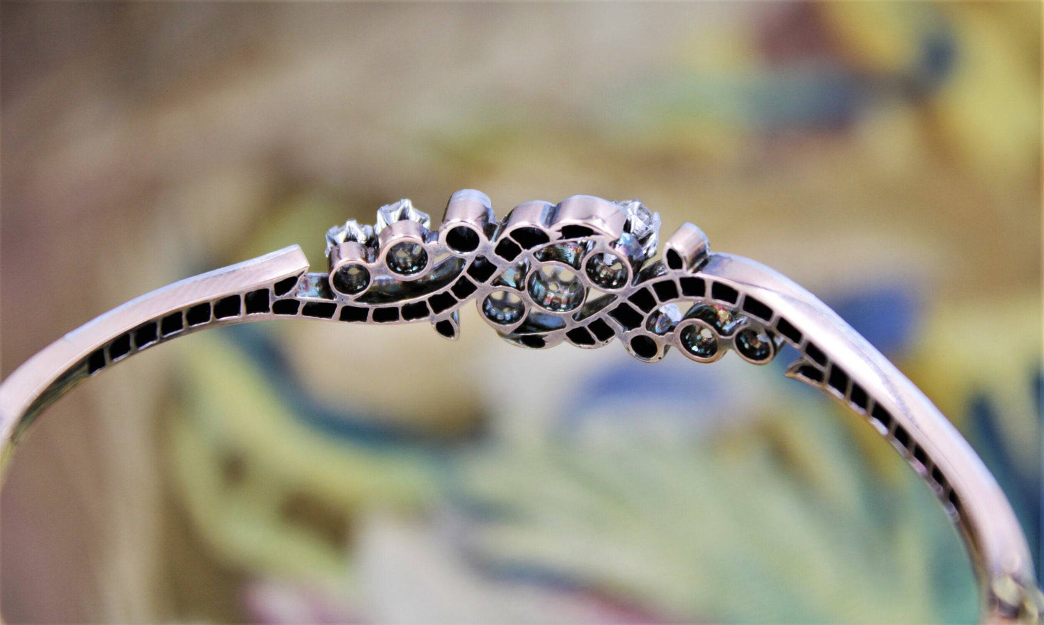 A very fine "Belle Epoque" Diamond Bangle in 18 ct. Yellow Gold & Platinum, French, Circa 1905. - Robin Haydock Antiques