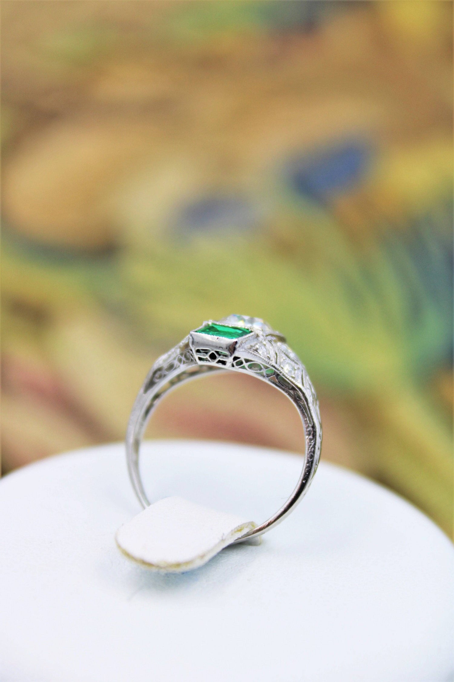 An extraordinarily stylish and finely made Platinum "Art Deco" 1.00 Carat Diamond & "Square Cut" Emerald Ring, Circa 1935 - Robin Haydock Antiques