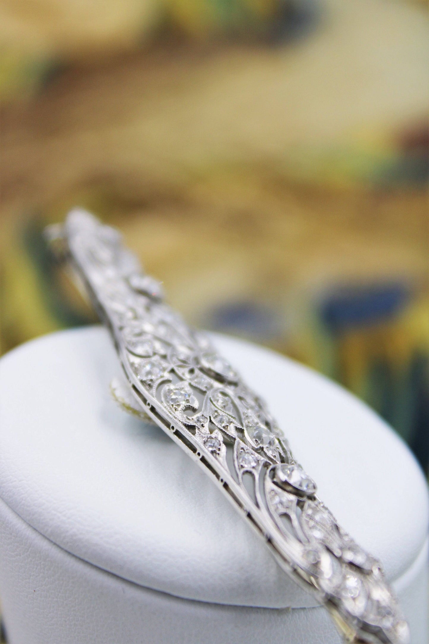 A very fine Diamond Art Deco Elongated Brooch in Platinum & 18ct Gold Tested, Circa 1920 - Robin Haydock Antiques
