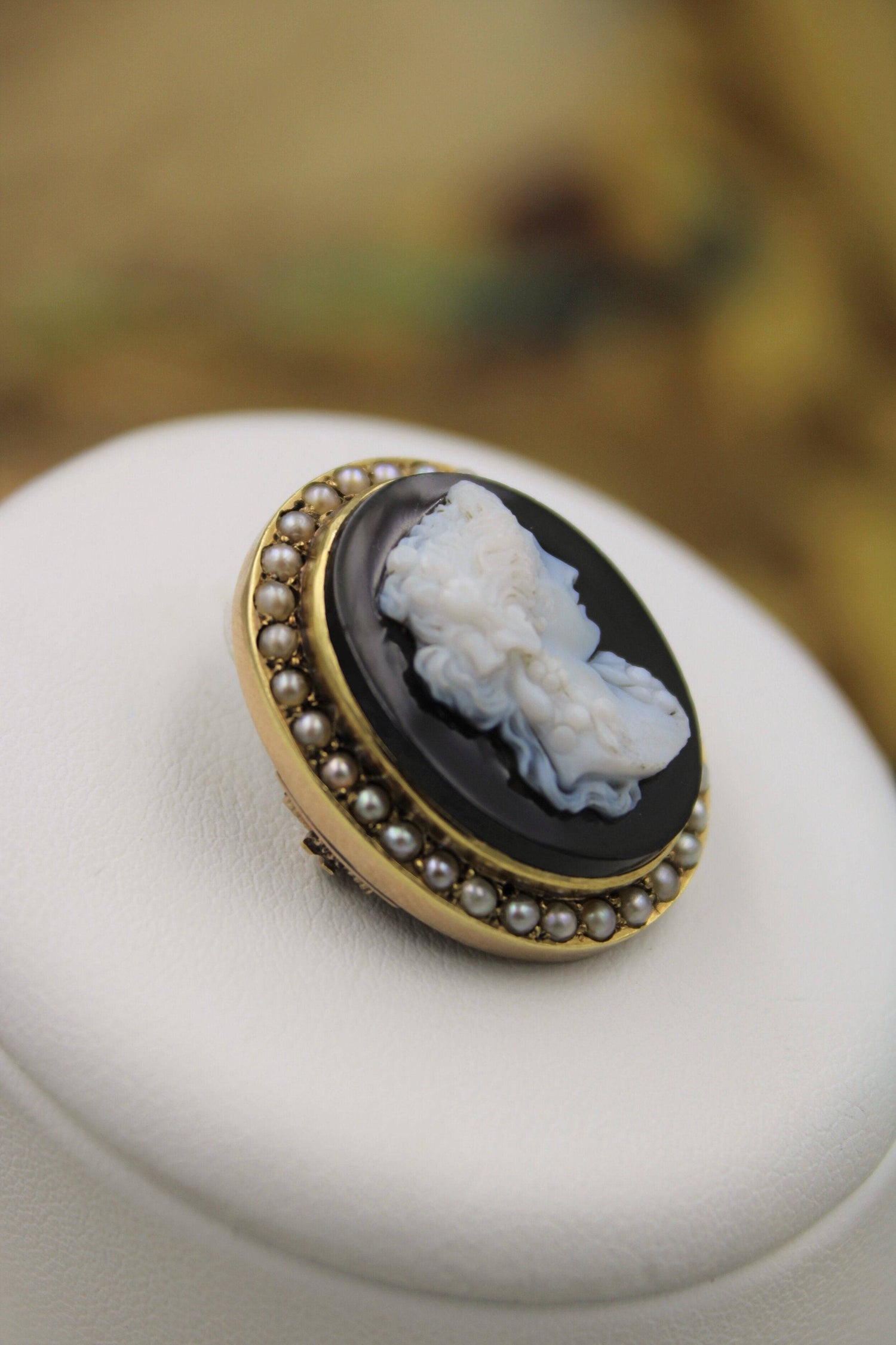 A very fine Hardstone & Natural Pearl Cameo Brooch in 15ct Yellow Gold, Circa 1870-1880 - Robin Haydock Antiques